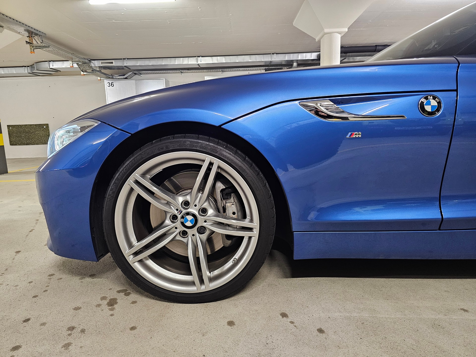 BMW Z4 sDrive35i-image-9