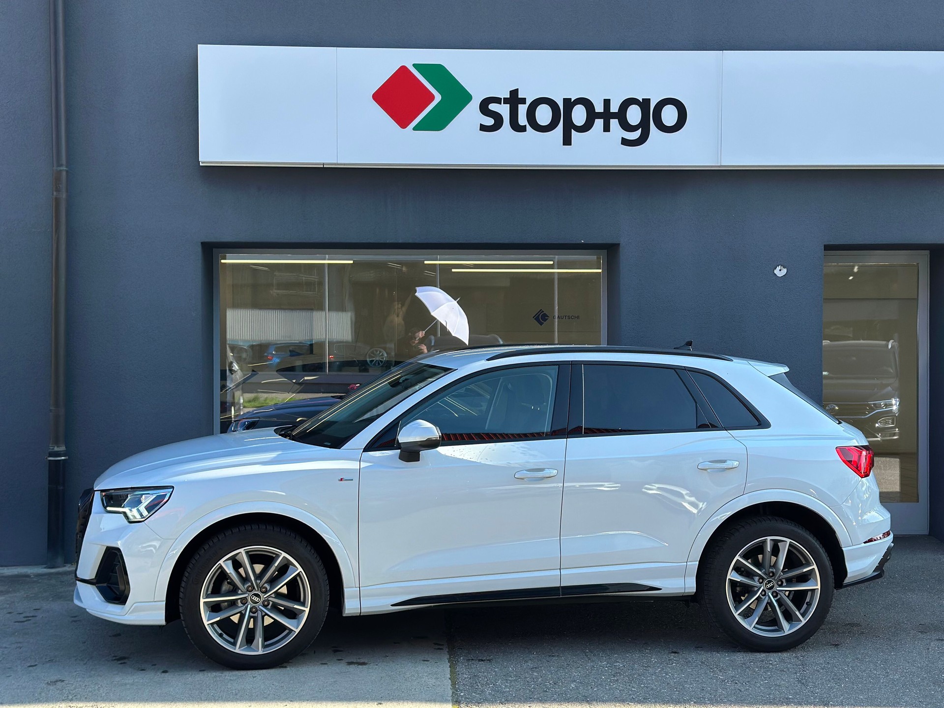 AUDI Q3 35 TDI S line quattro S-tronic-image-2