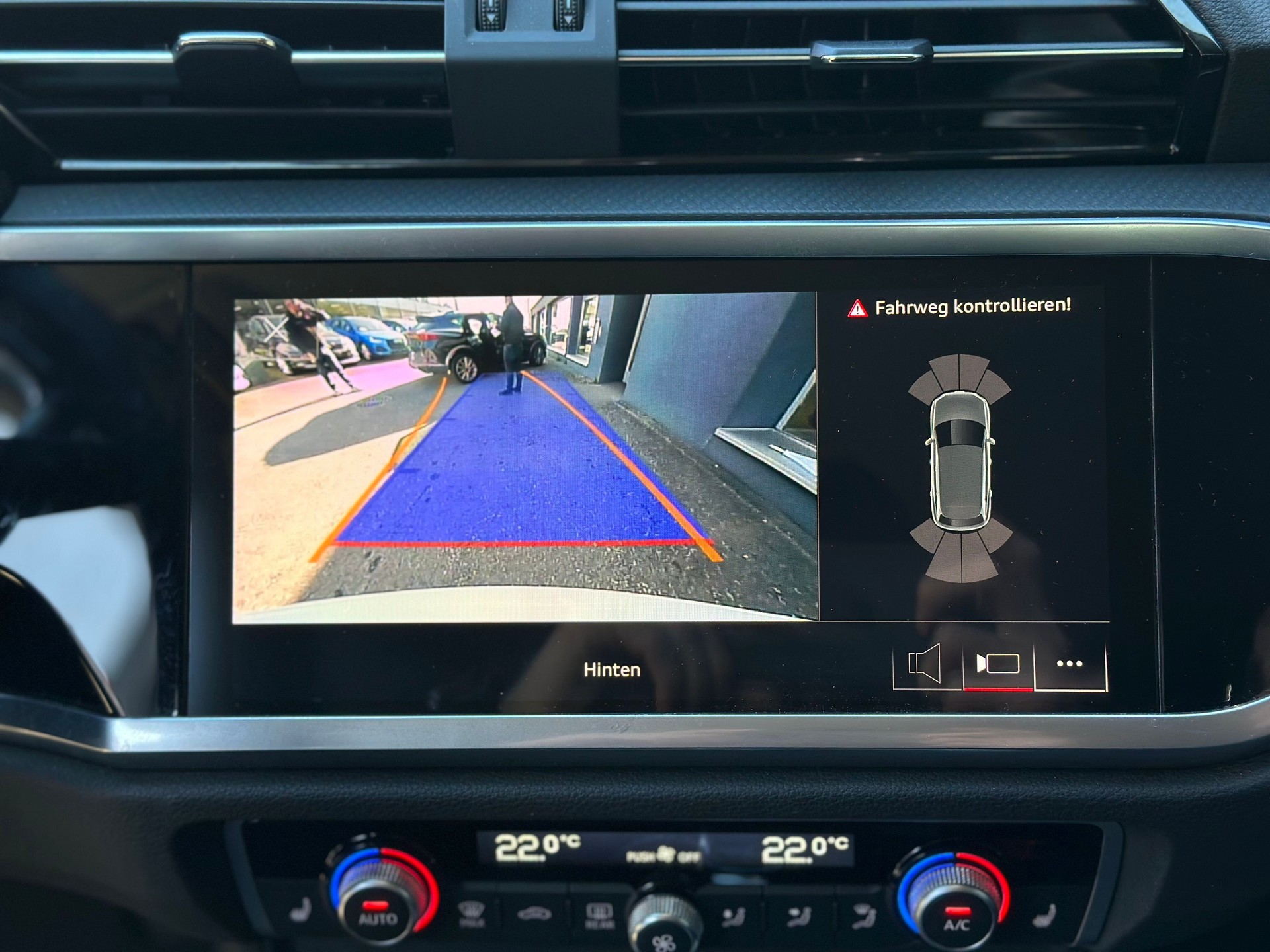 AUDI Q3 35 TDI S line quattro S-tronic-image-13