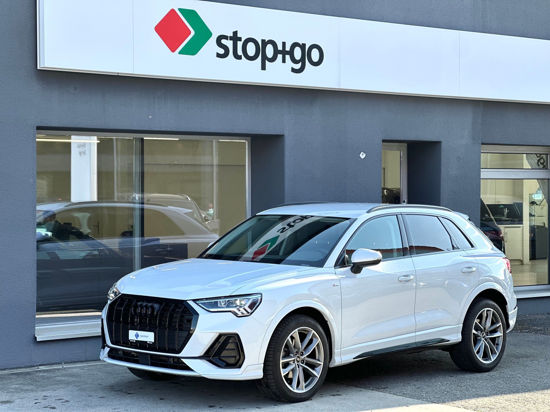AUDI Q3 35 TDI S line quattro S-tronic-image-0
