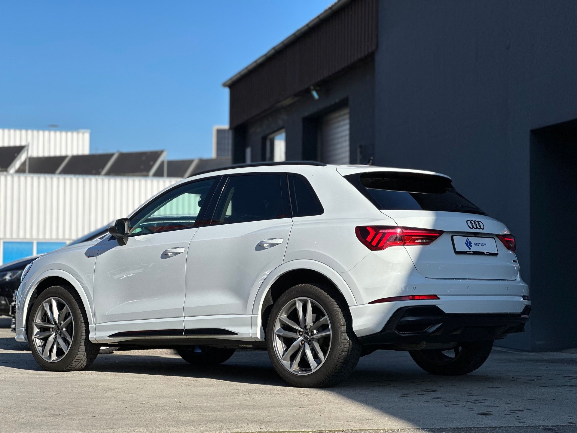 AUDI Q3 35 TDI S line quattro S-tronic-image-3