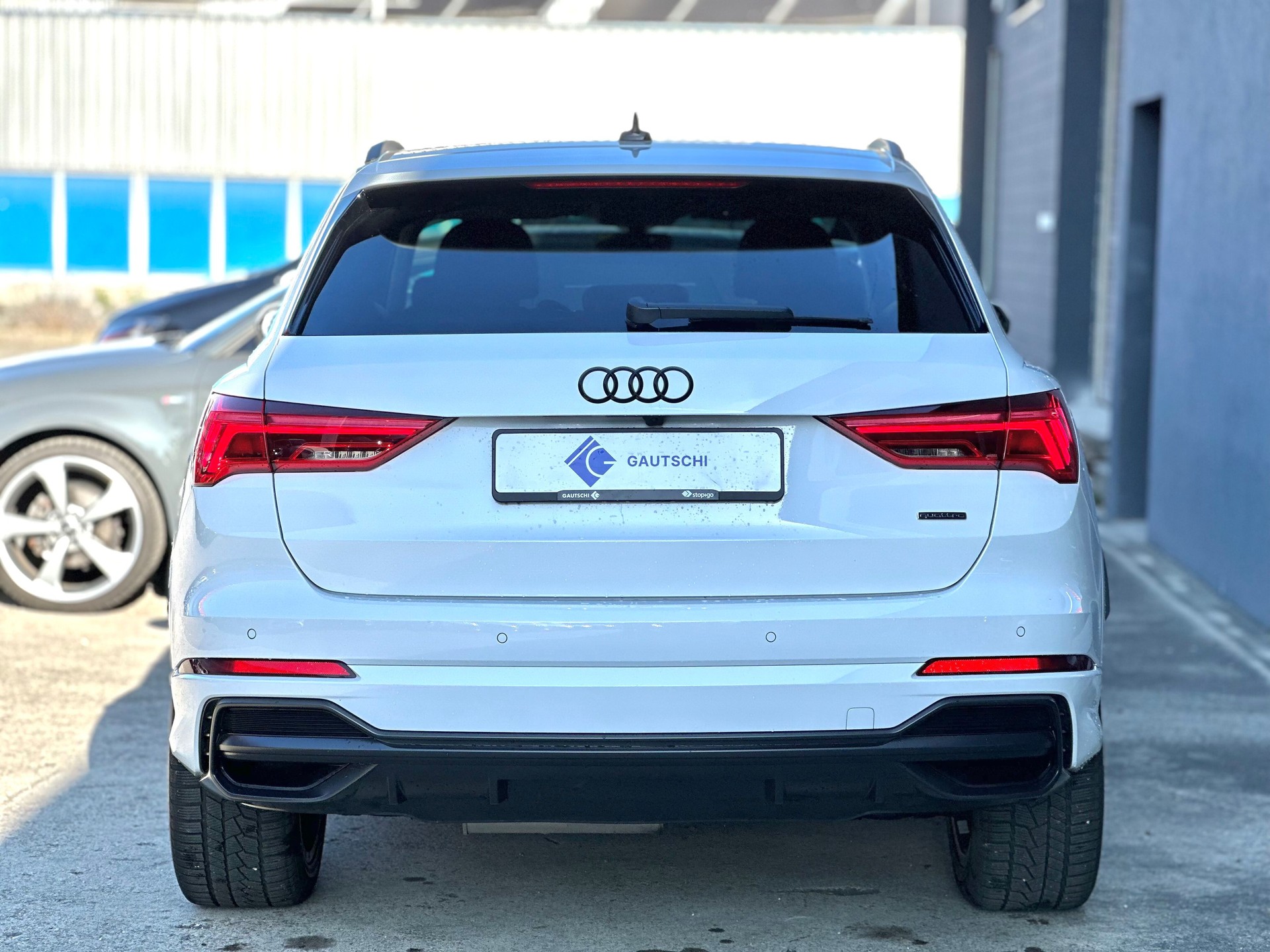 AUDI Q3 35 TDI S line quattro S-tronic-image-4