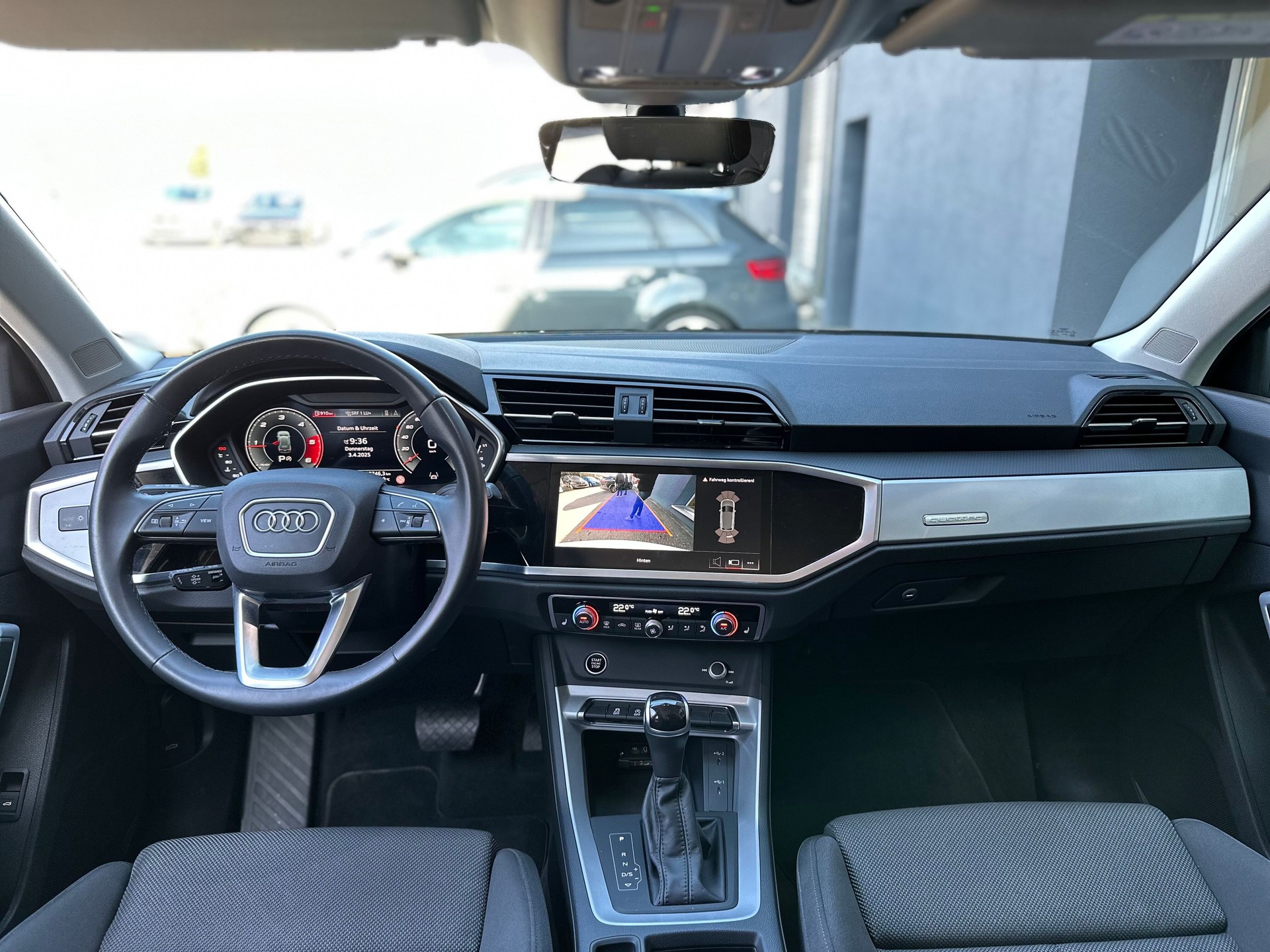 AUDI Q3 35 TDI S line quattro S-tronic-image-8