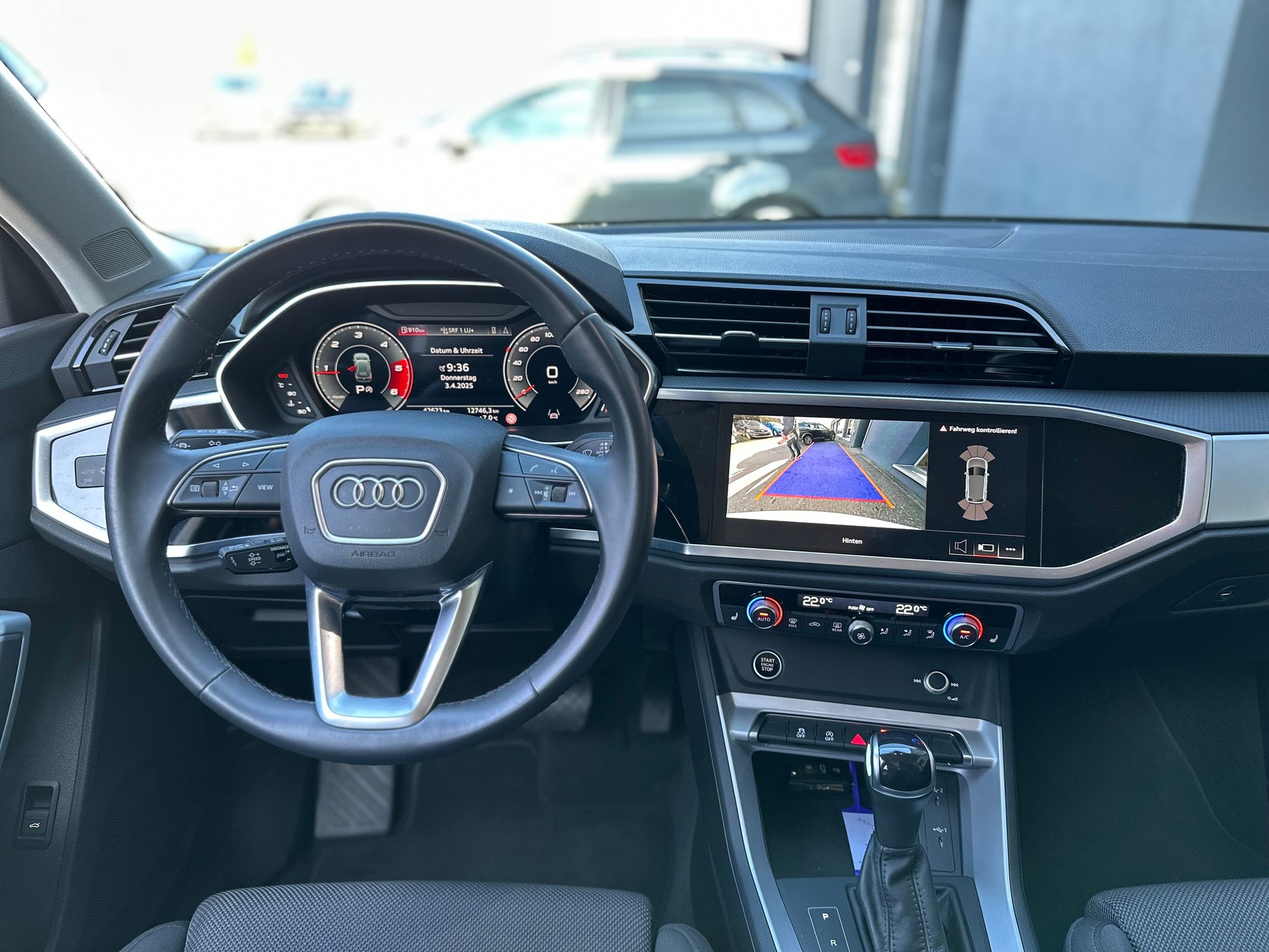 AUDI Q3 35 TDI S line quattro S-tronic-image-9