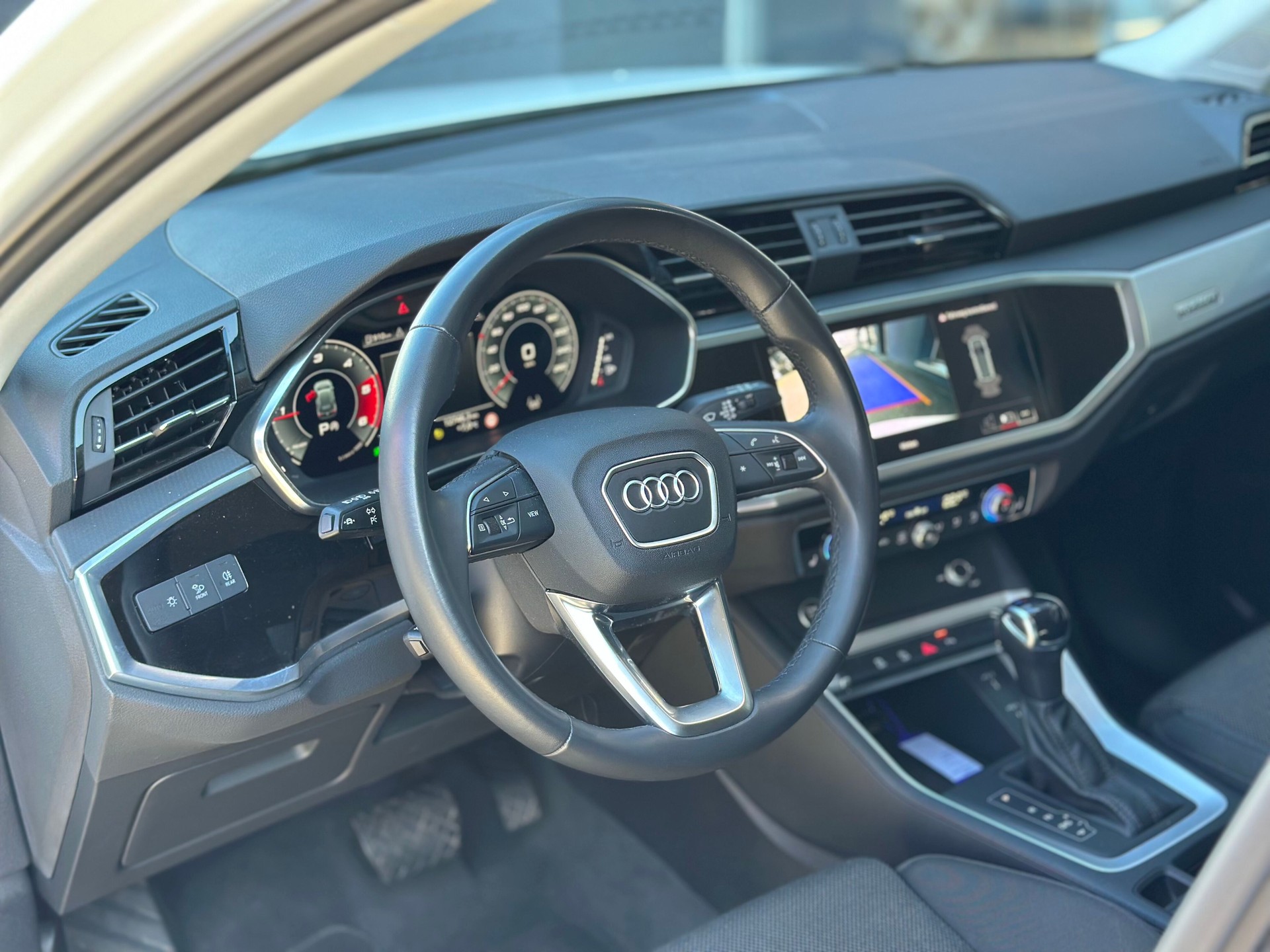 AUDI Q3 35 TDI S line quattro S-tronic-image-7