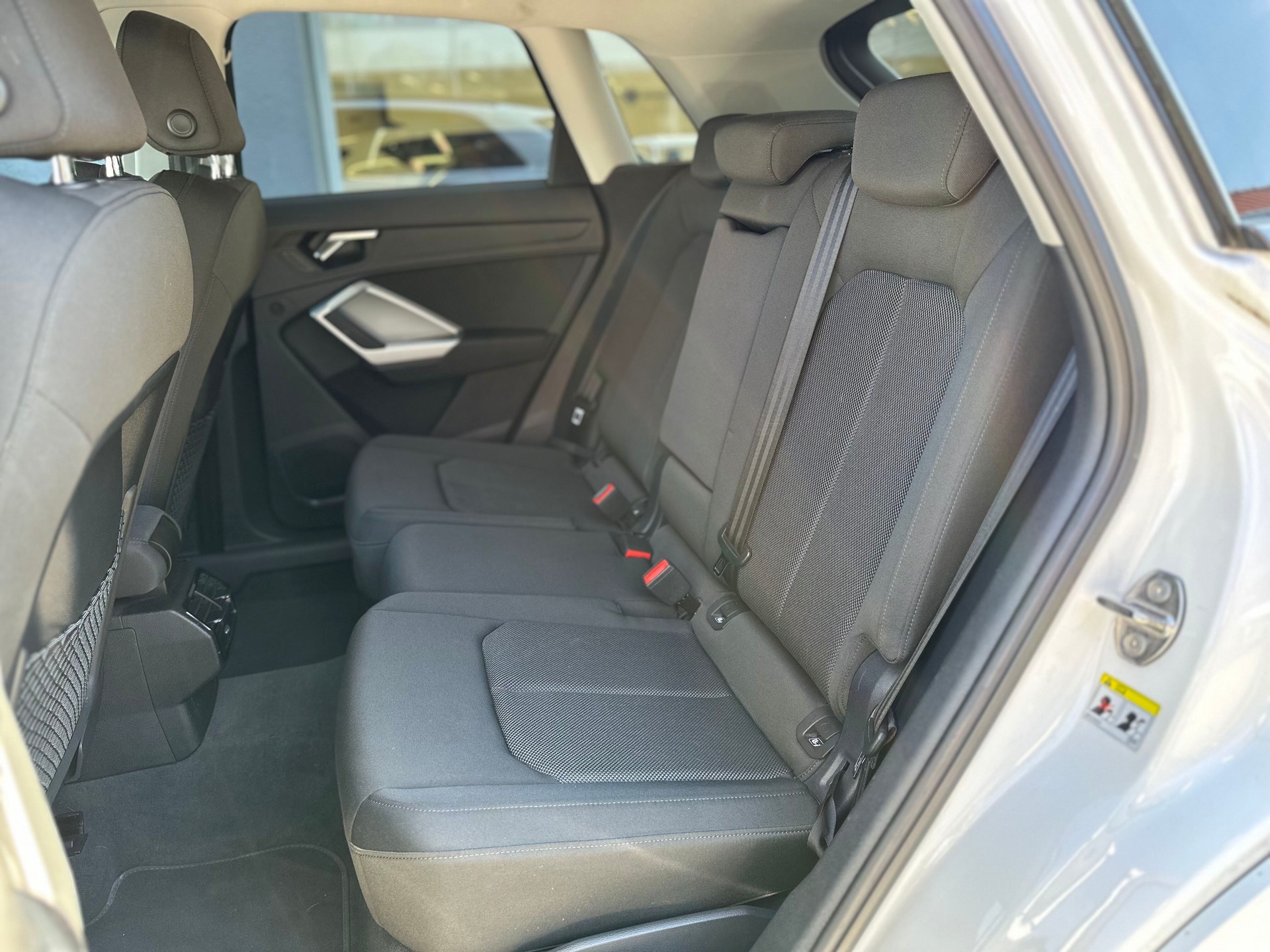 AUDI Q3 35 TDI S line quattro S-tronic-image-10