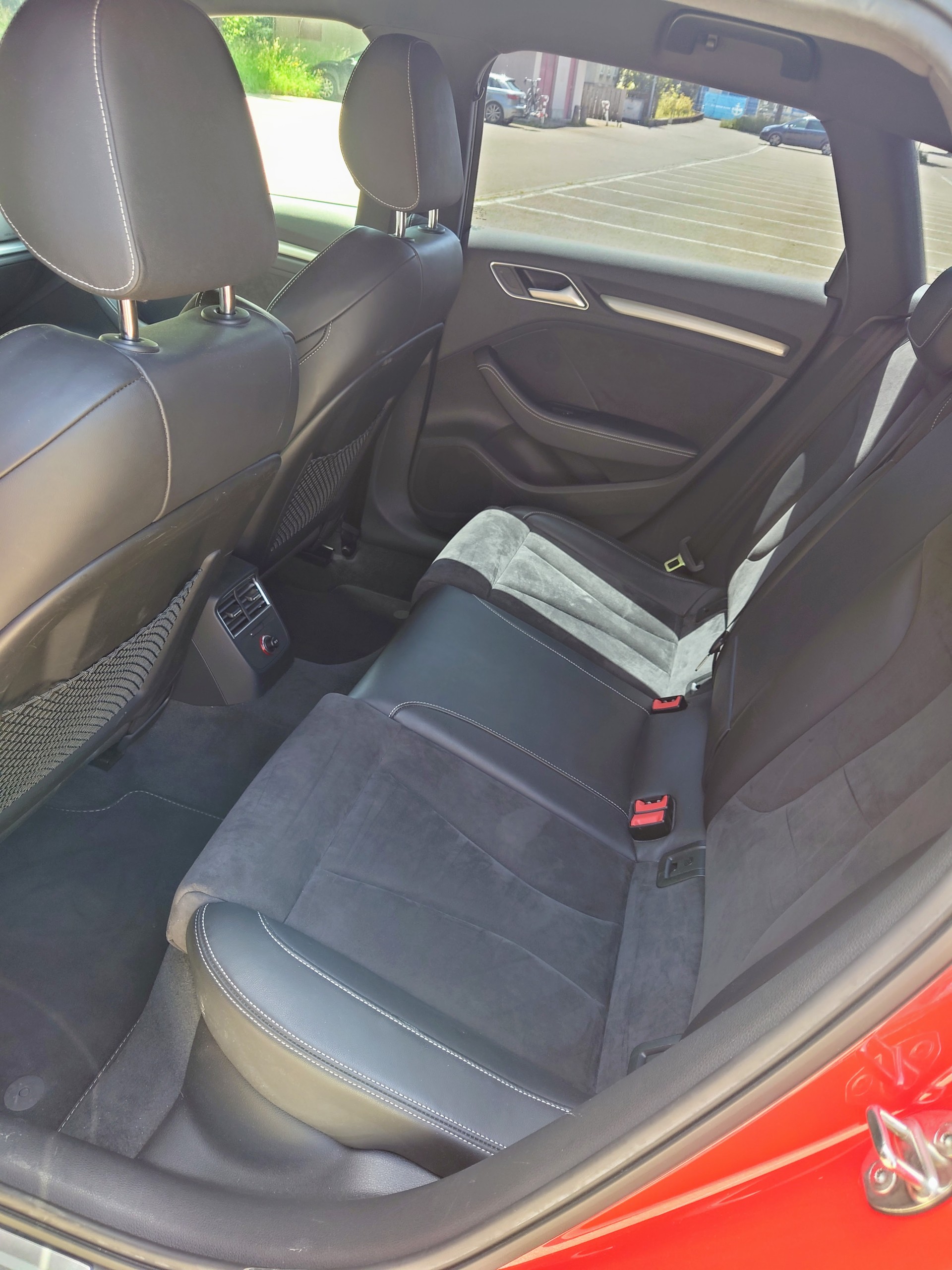 AUDI S3 Sportback 2.0 TFSI quattro S-tronic-image-11