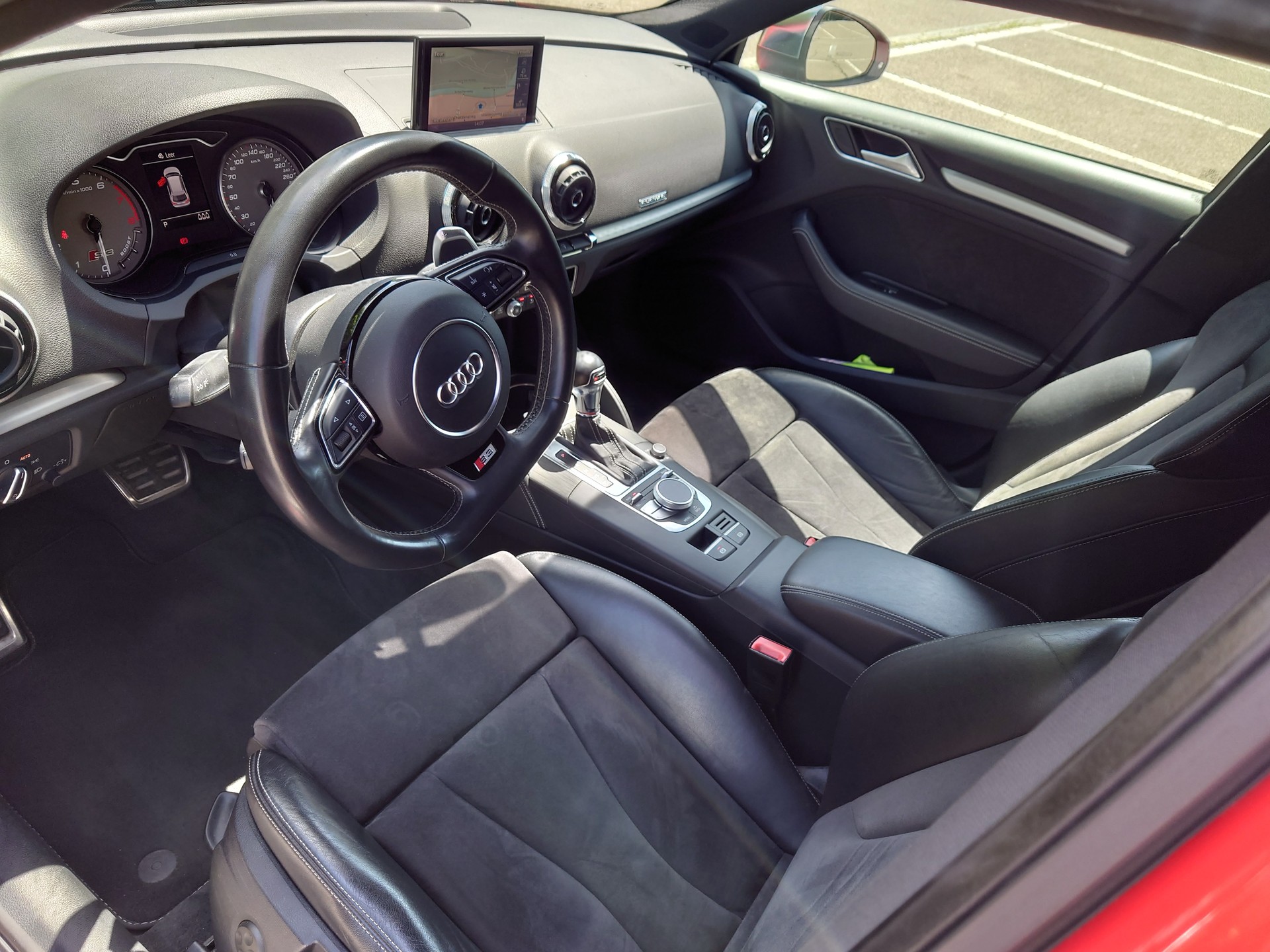 AUDI S3 Sportback 2.0 TFSI quattro S-tronic-image-9