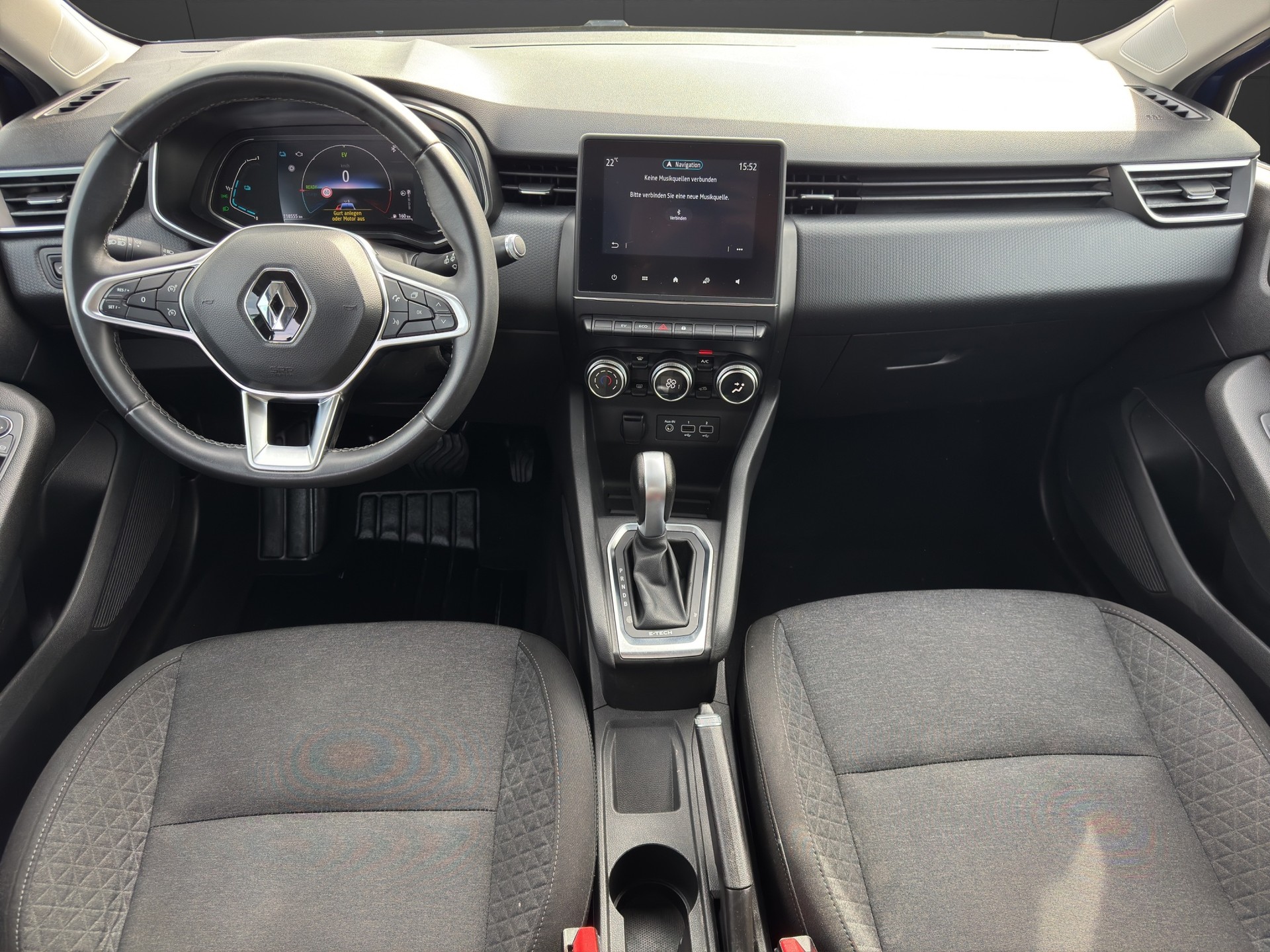 RENAULT Clio 1.6 E-Tech Zen-image-10