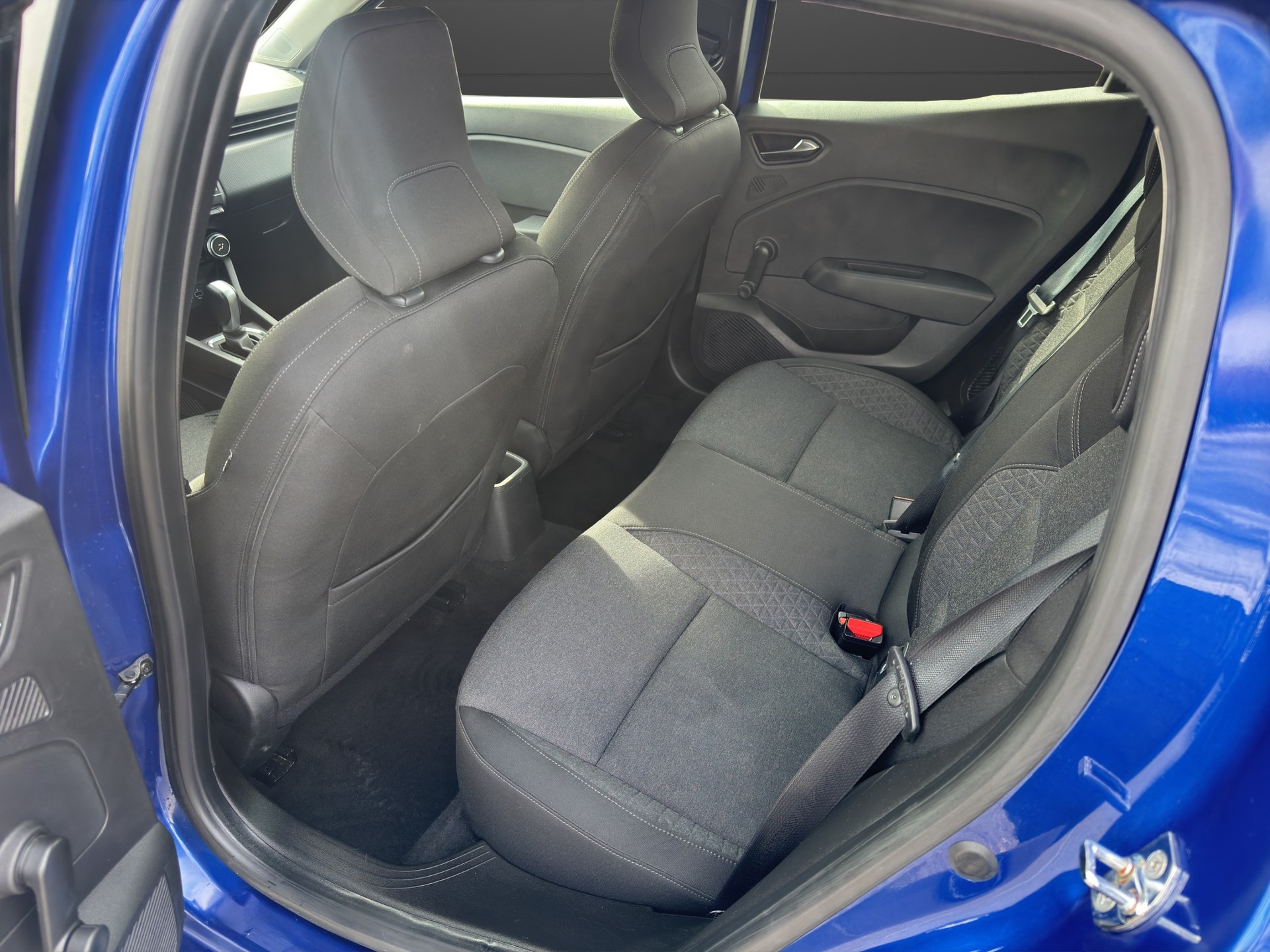 RENAULT Clio 1.6 E-Tech Zen-image-21