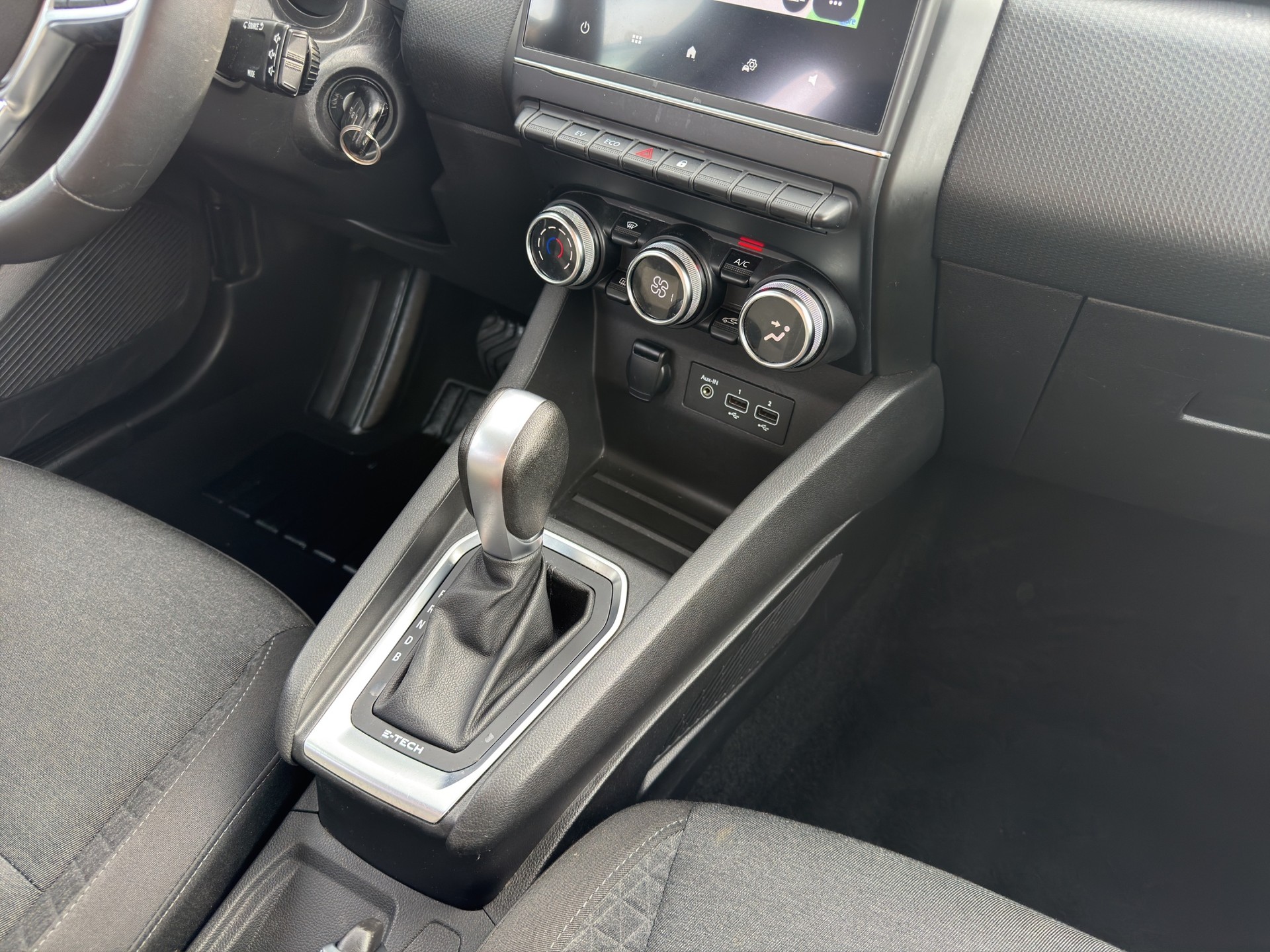 RENAULT Clio 1.6 E-Tech Zen-image-16