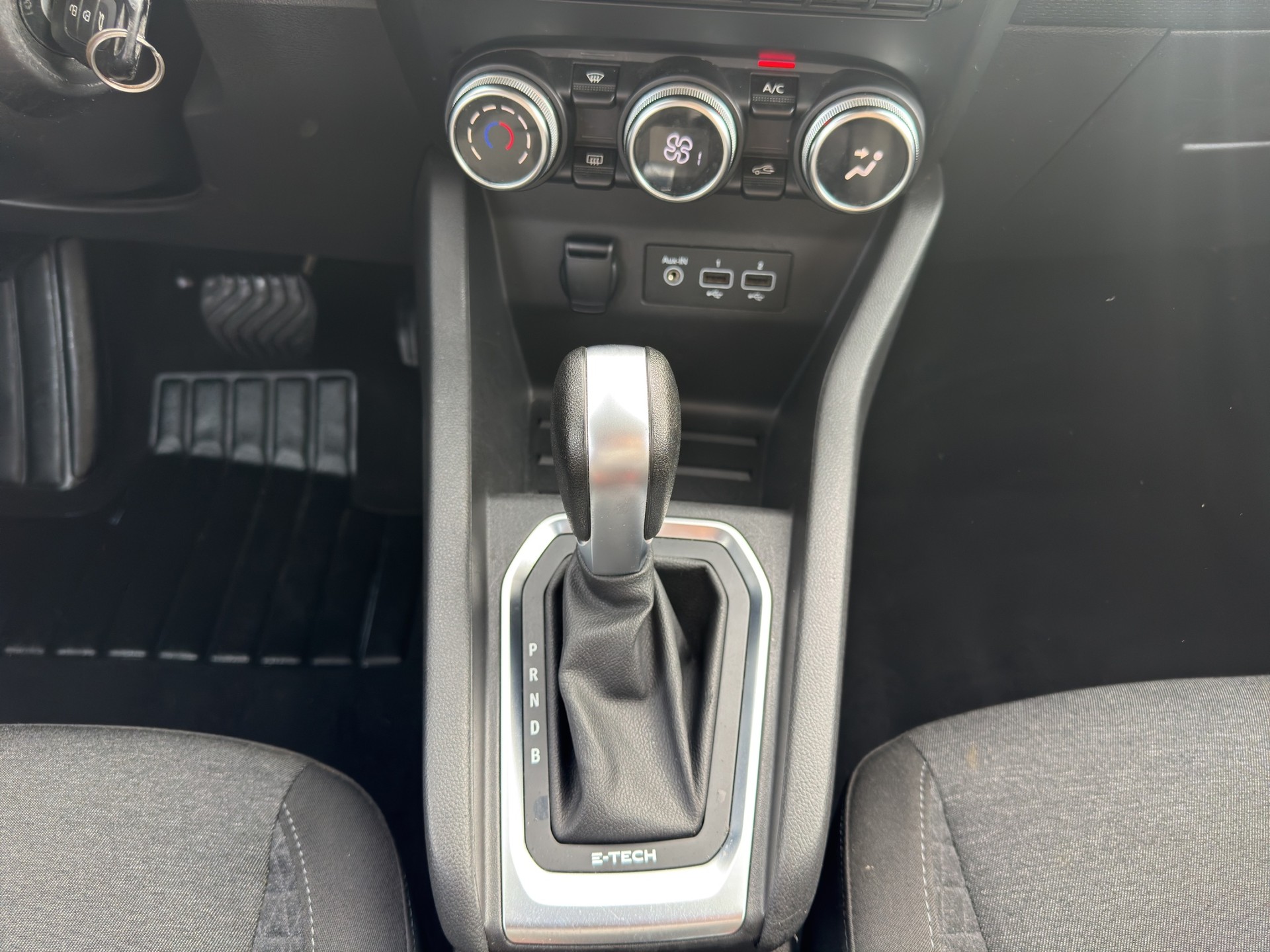 RENAULT Clio 1.6 E-Tech Zen-image-15