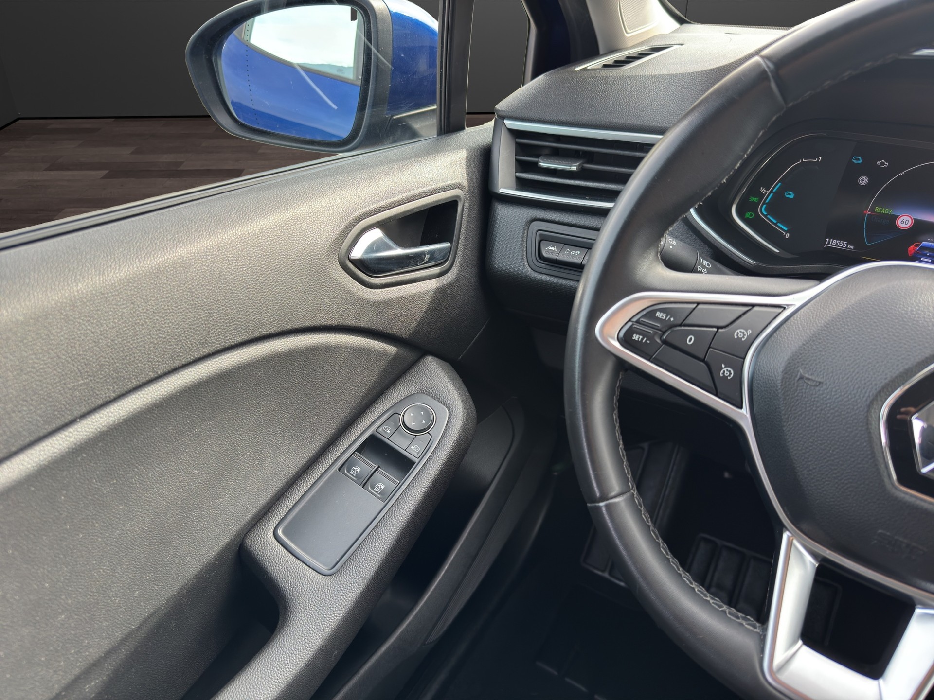 RENAULT Clio 1.6 E-Tech Zen-image-17