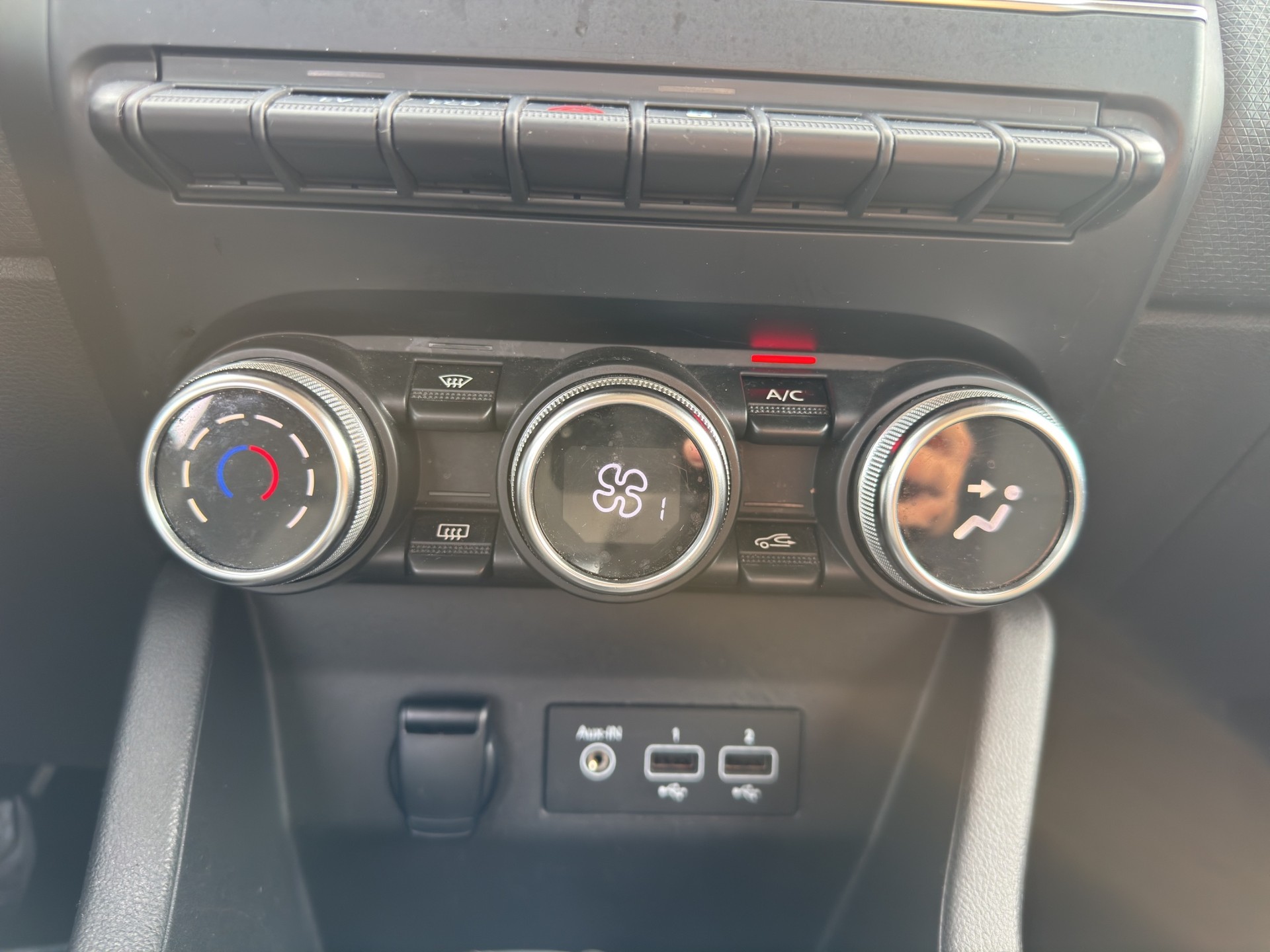 RENAULT Clio 1.6 E-Tech Zen-image-14