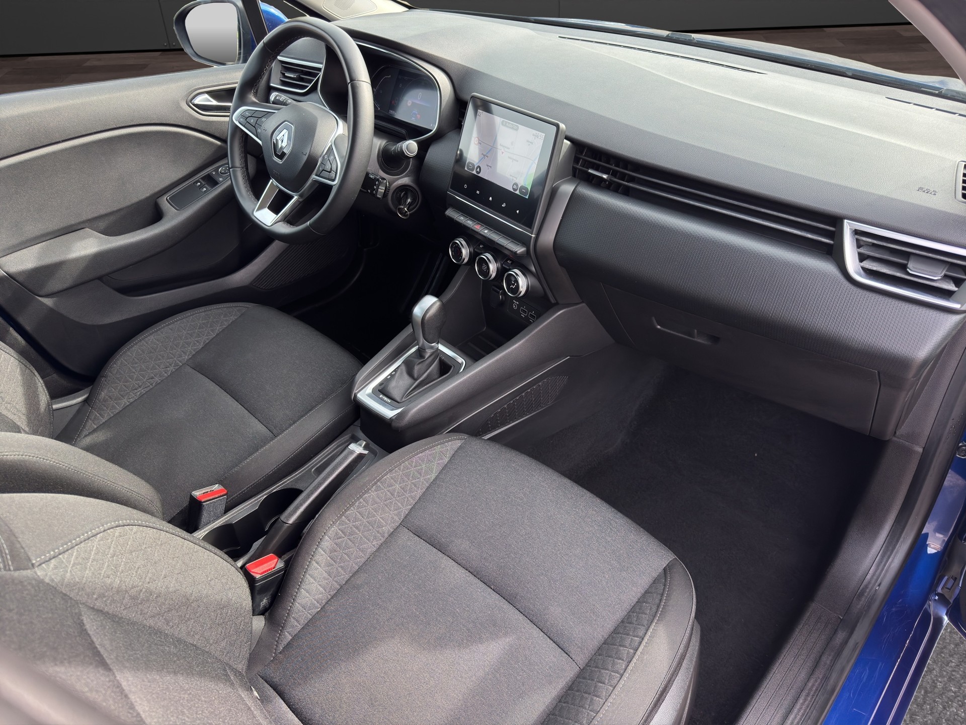 RENAULT Clio 1.6 E-Tech Zen-image-19