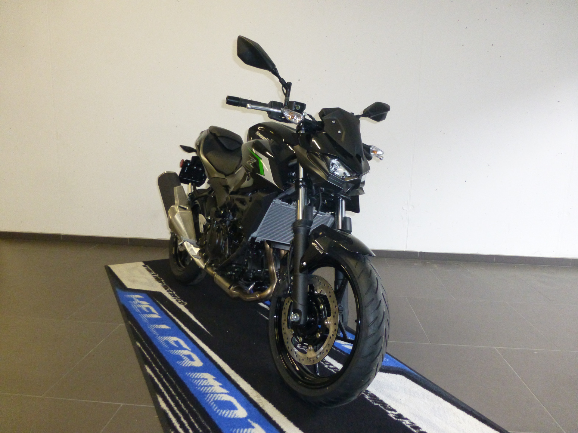 KAWASAKI Z 500-showroom-element-2