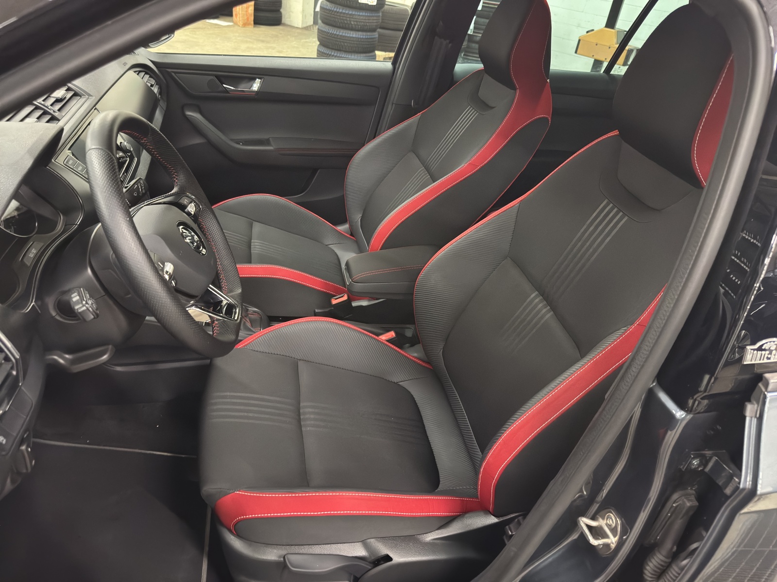 SKODA Fabia 1.0 TSI Monte Carlo-image-5