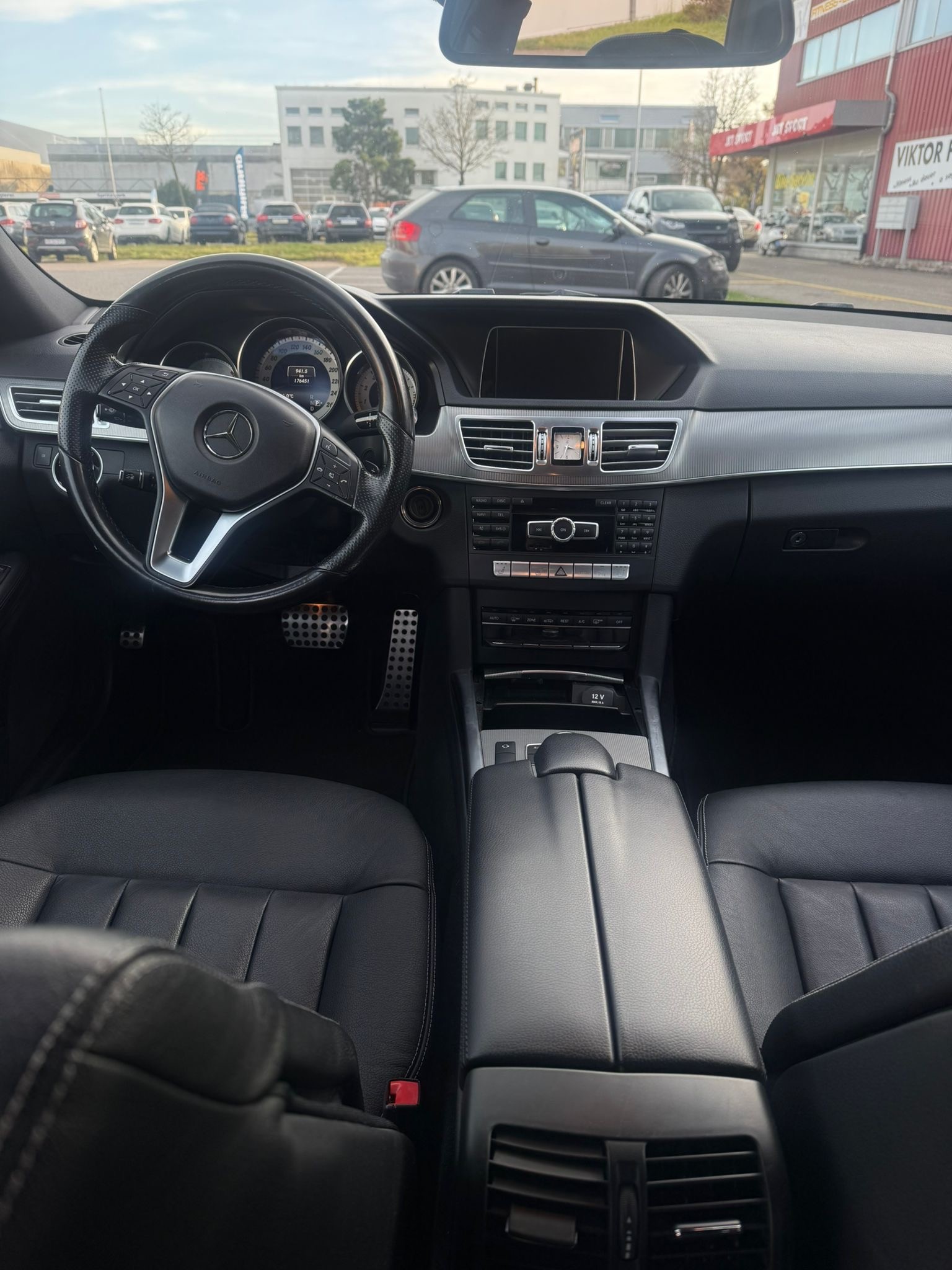 MERCEDES-BENZ E 400 Avantgarde 4Matic 7G-Tronic-image-13