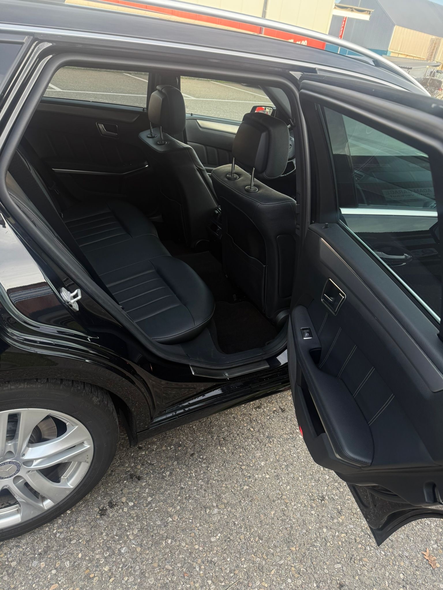 MERCEDES-BENZ E 400 Avantgarde 4Matic 7G-Tronic-image-9