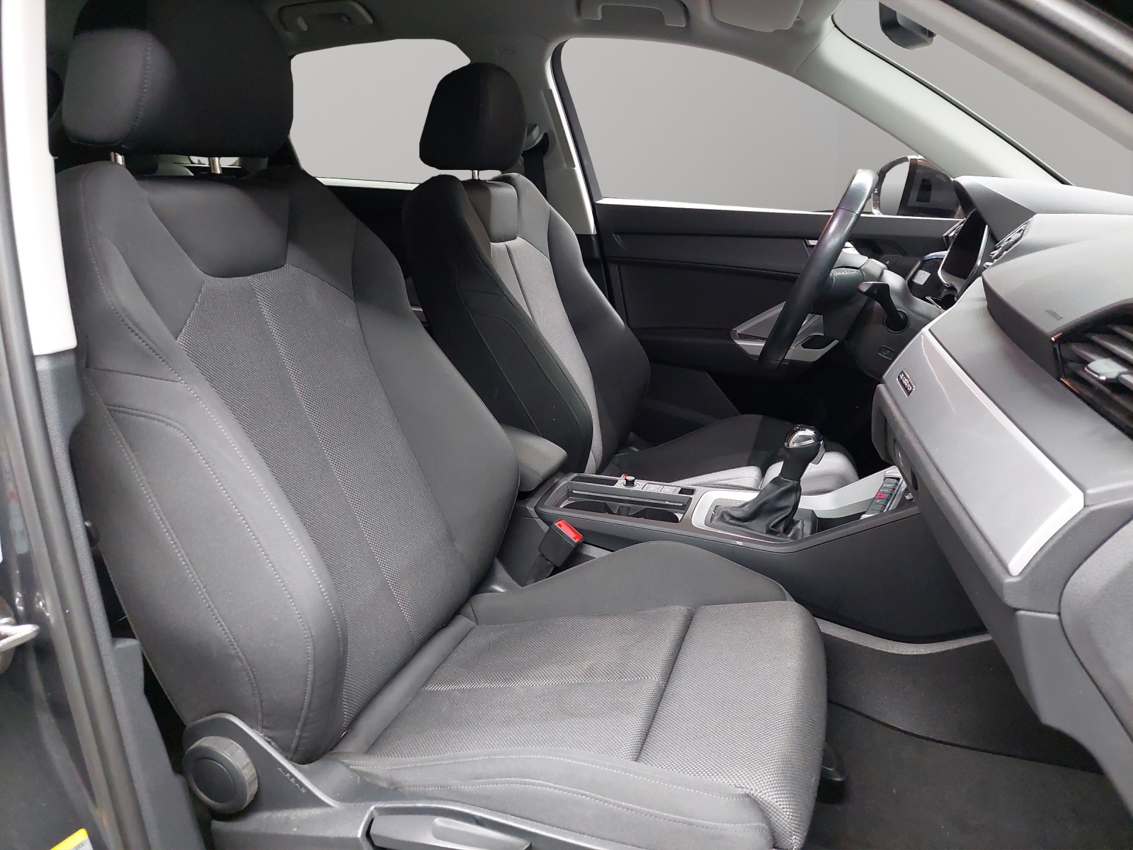 AUDI Q3 35 TDI S line quattro S-tronic-image-8