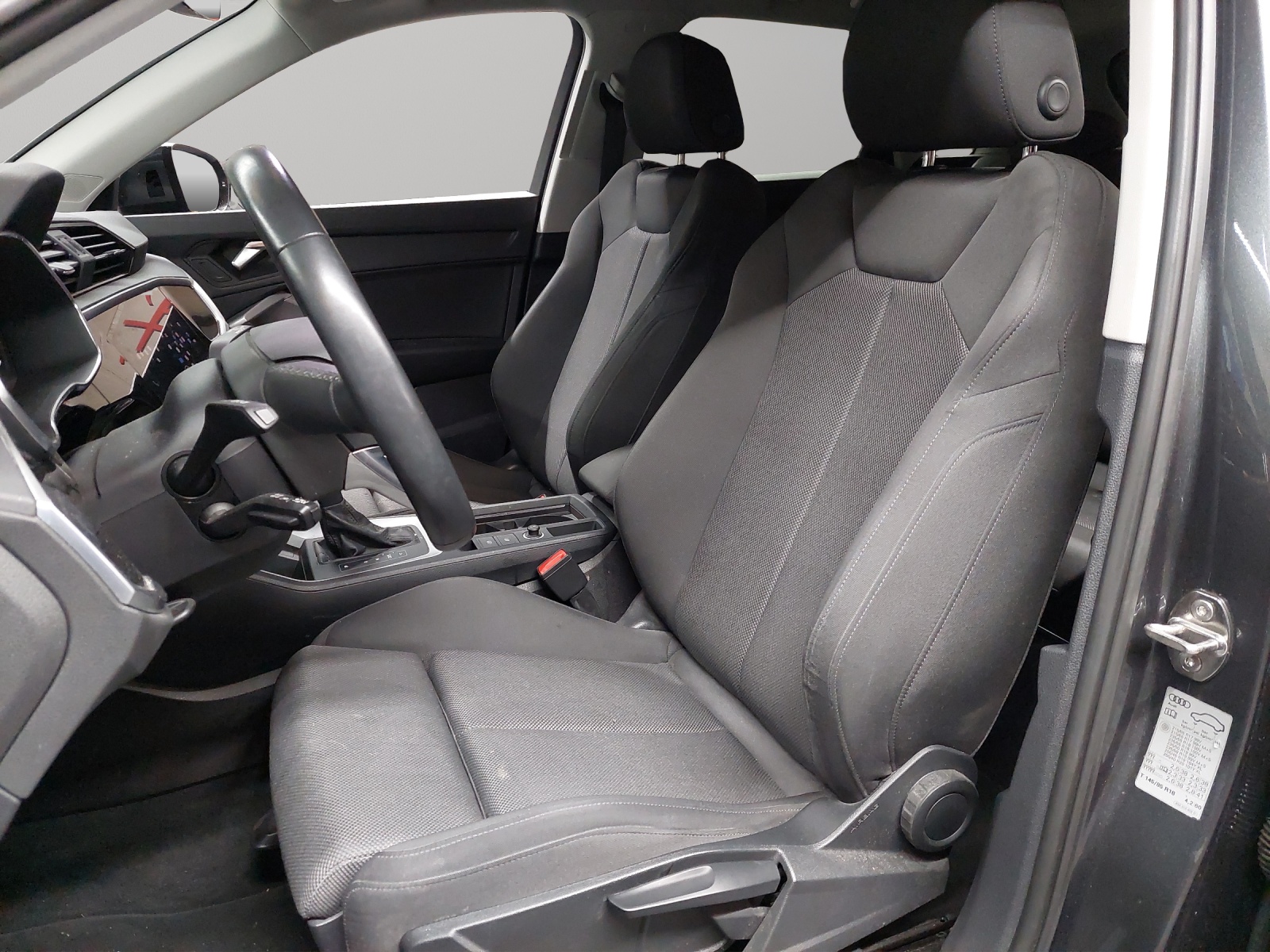 AUDI Q3 35 TDI S line quattro S-tronic-image-5