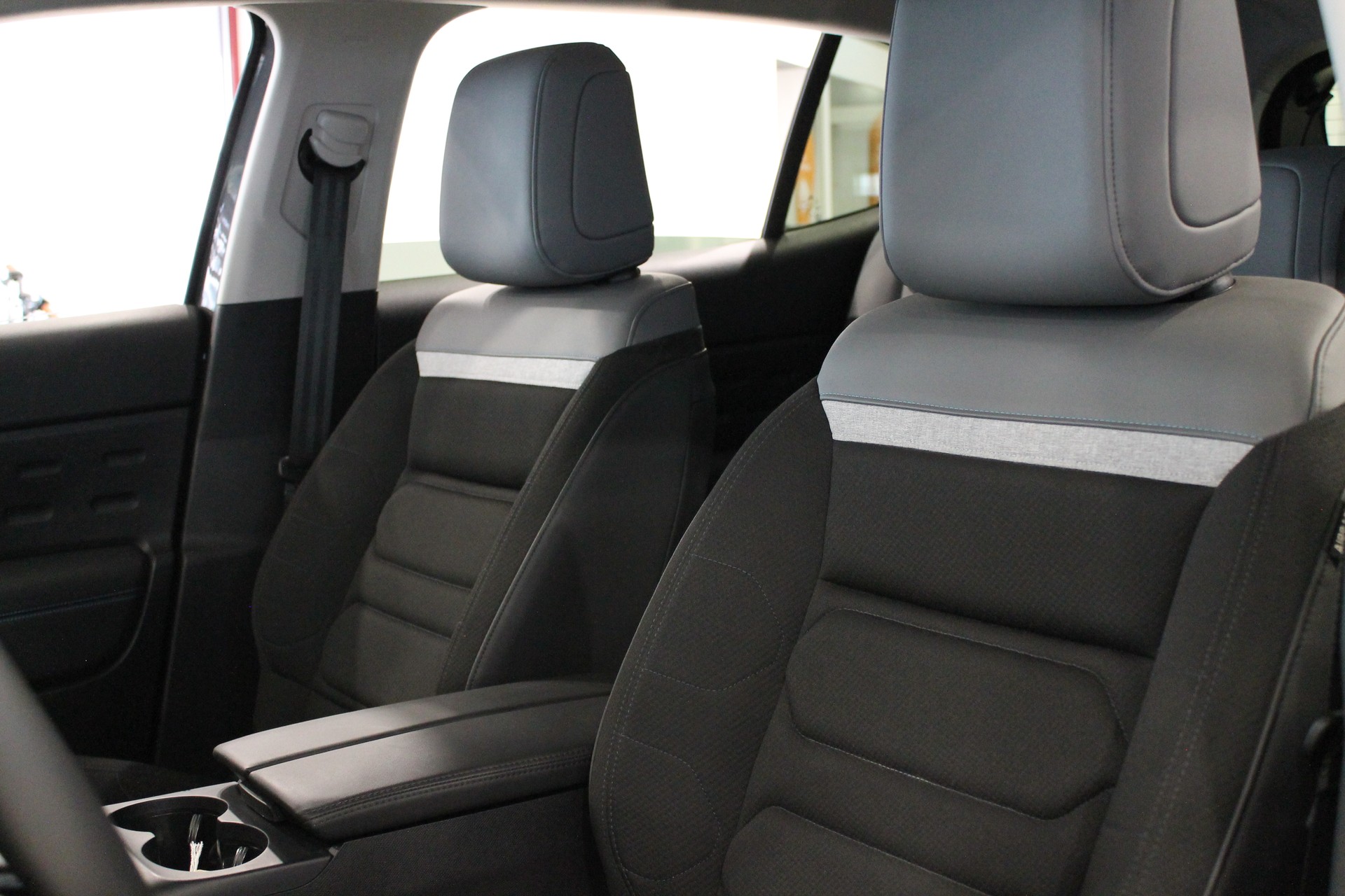 CITROEN C5 Aircross 1.2 HEV Swiss Edition-image-9