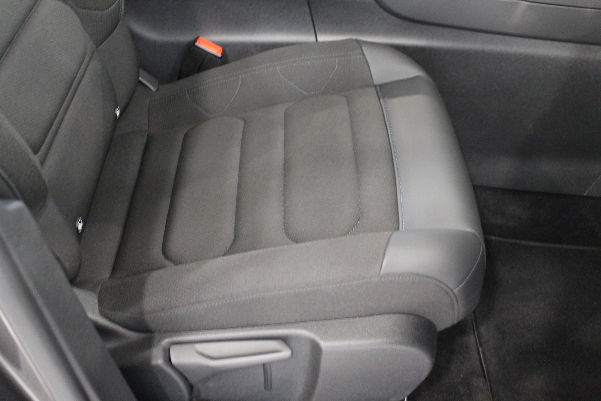CITROEN C5 Aircross 1.2 HEV Swiss Edition-image-8