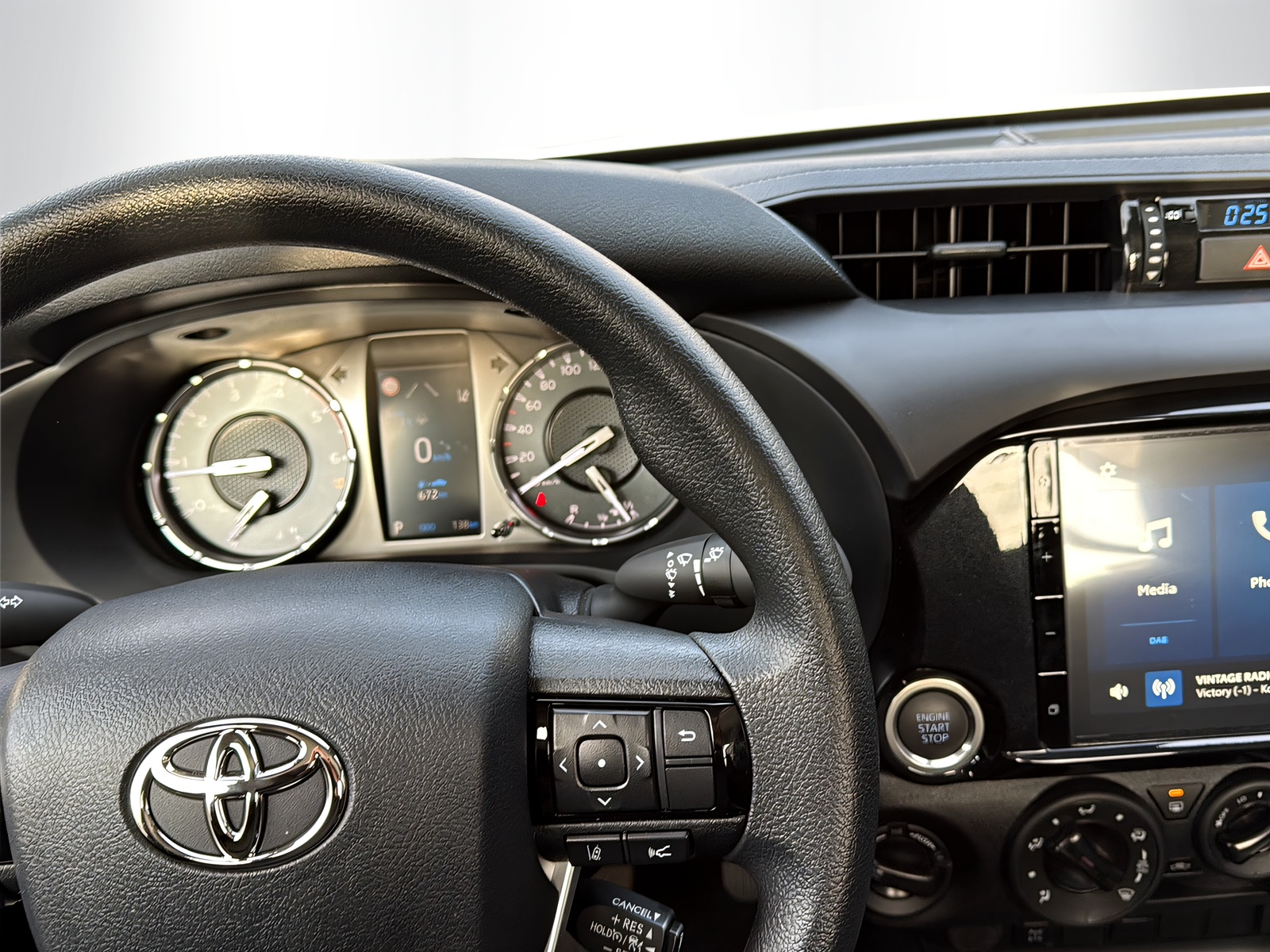 TOYOTA Hilux Single Cab.-Alubrücke 2.4 D-4D 150 Comfort-image-7