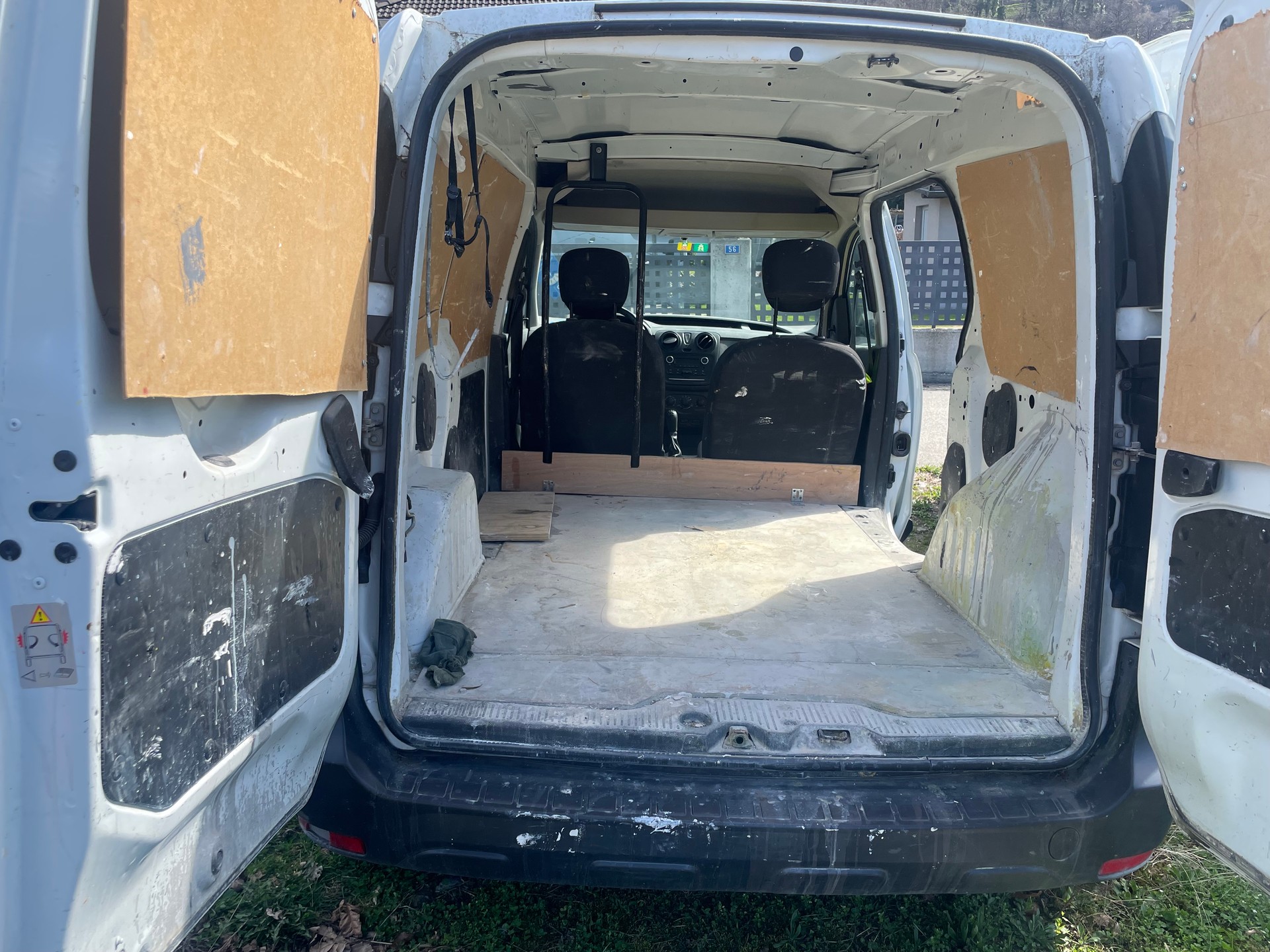 DACIA Dokker Van TCe 115 S&S Essential Verblecht-image-8