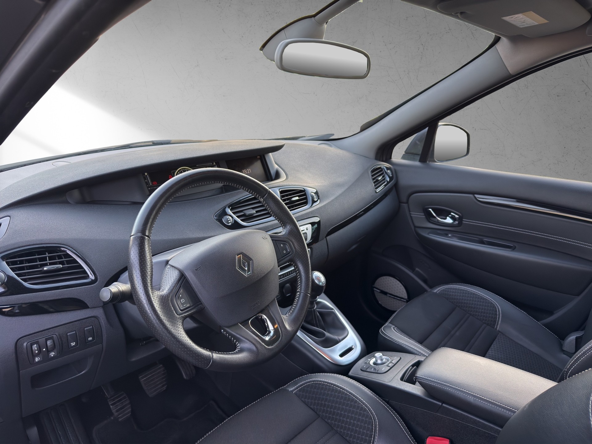 RENAULT Scénic 1.2 16V Turbo Bose-image-5