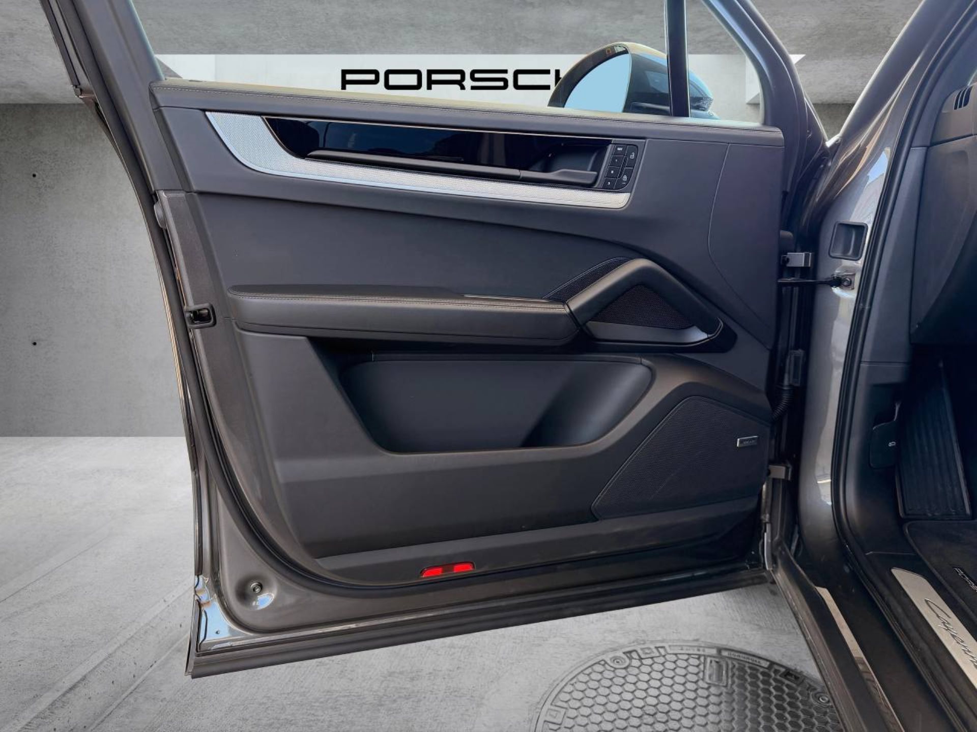 PORSCHE Cayenne S-image-22