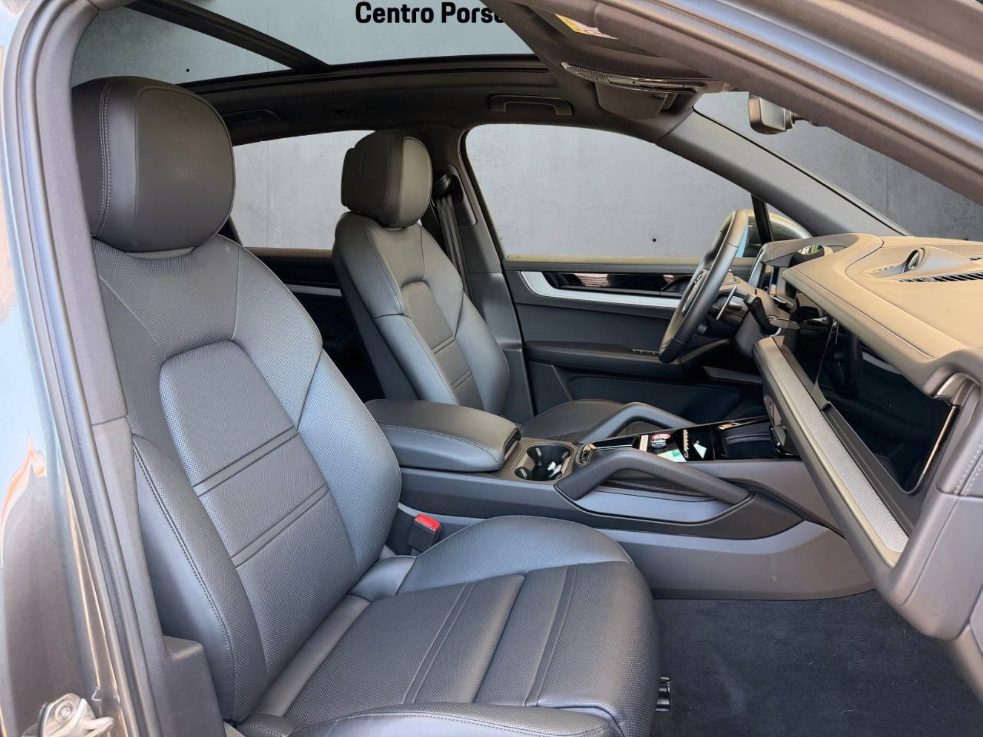 PORSCHE Cayenne S-image-14