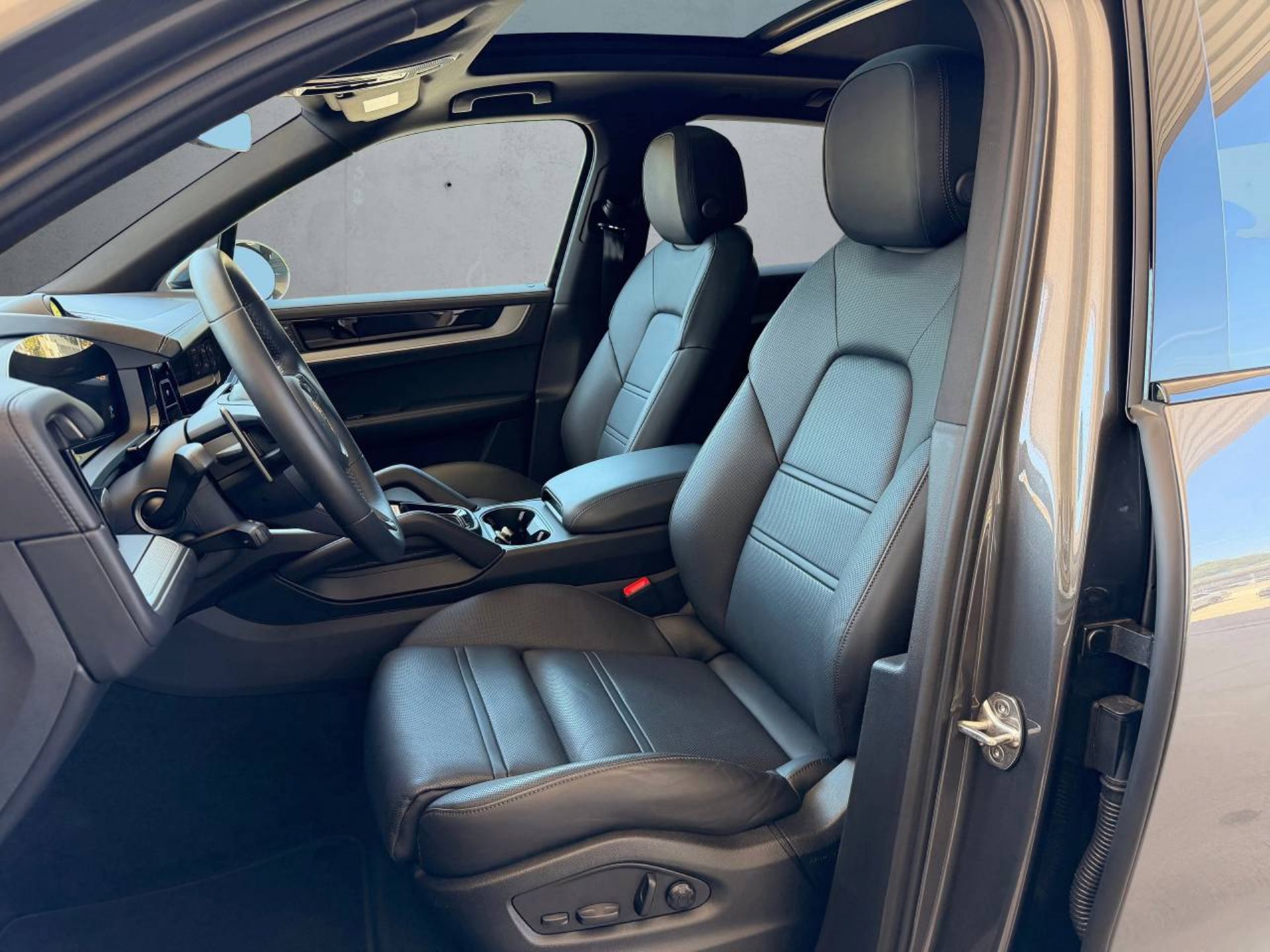 PORSCHE Cayenne S-image-4