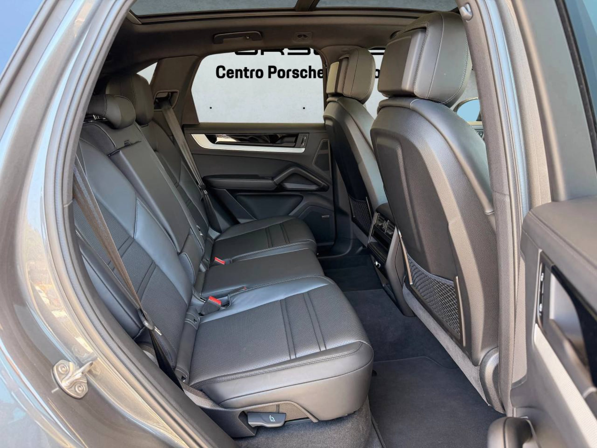 PORSCHE Cayenne S-image-17
