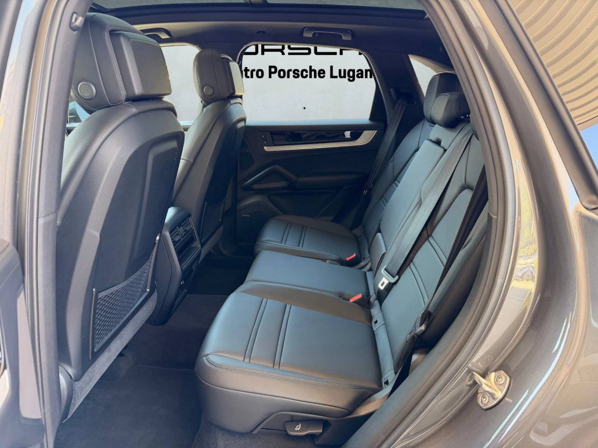 PORSCHE Cayenne S-image-16