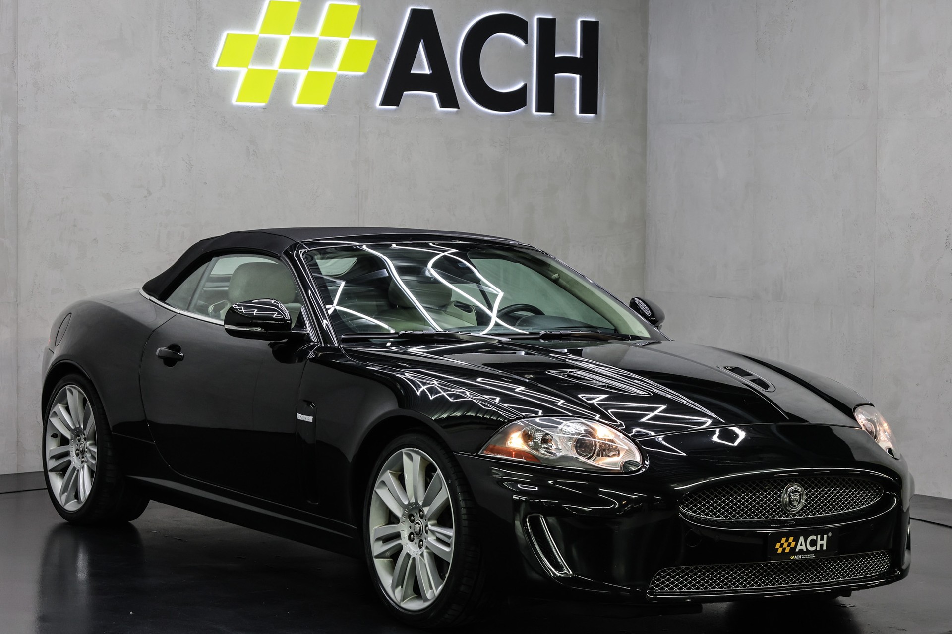 JAGUAR XKR Convertible 5.0 V8 Supercharged-showroom-element-3