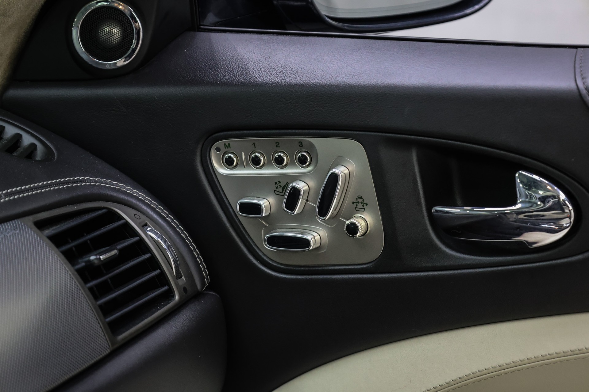 JAGUAR XKR Convertible 5.0 V8 Supercharged-image-29