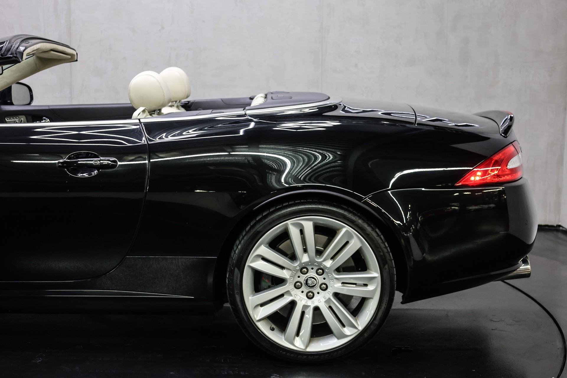 JAGUAR XKR Convertible 5.0 V8 Supercharged-image-16