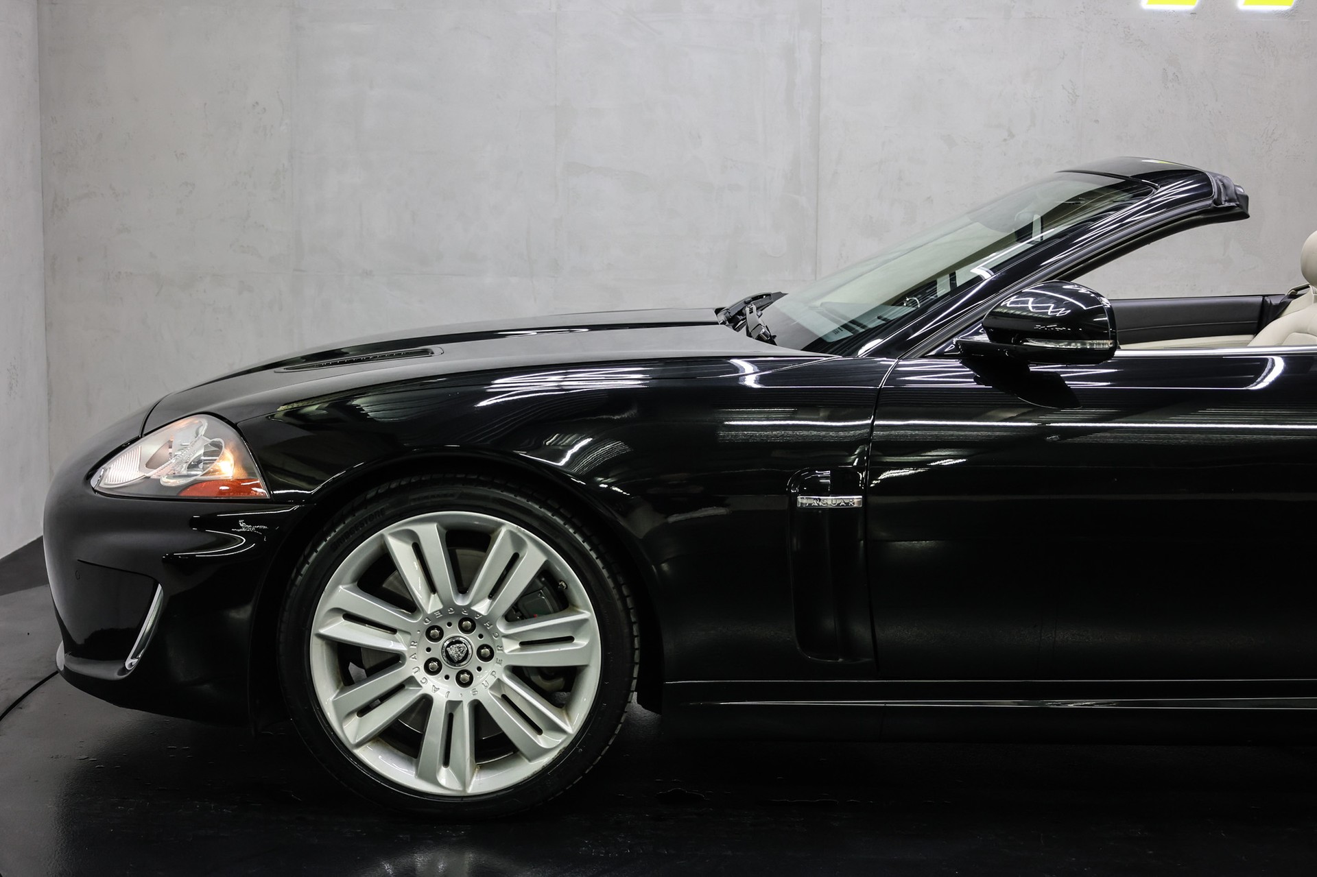 JAGUAR XKR Convertible 5.0 V8 Supercharged-image-15