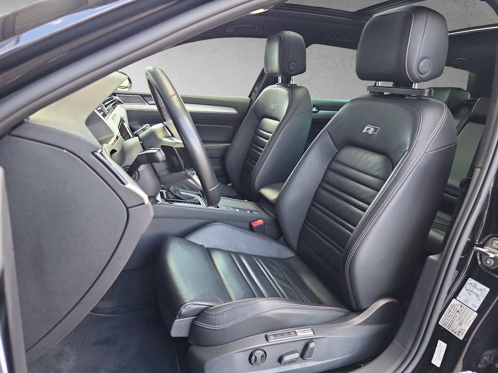 VW Passat Variant 2.0 TDI BMT Highline DSG 4Motion R-Line-image-5