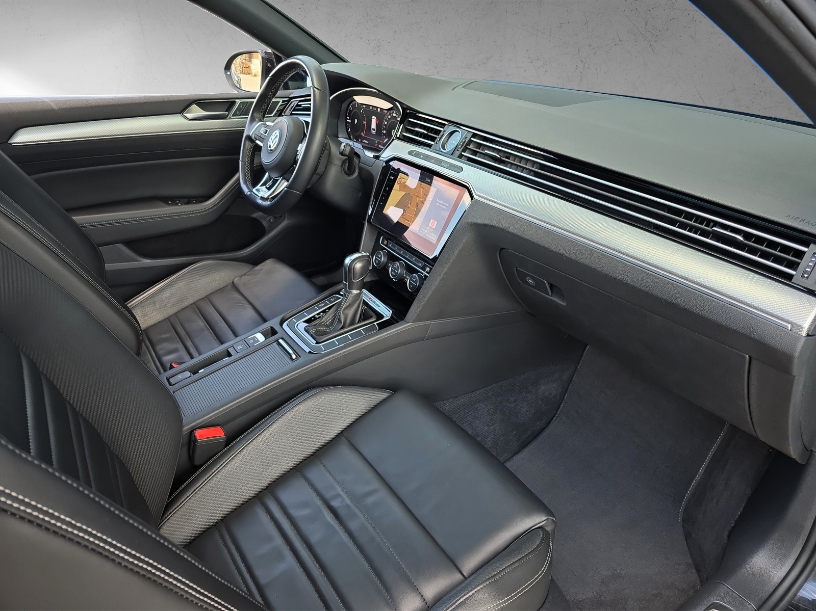 VW Passat Variant 2.0 TDI BMT Highline DSG 4Motion R-Line-image-6