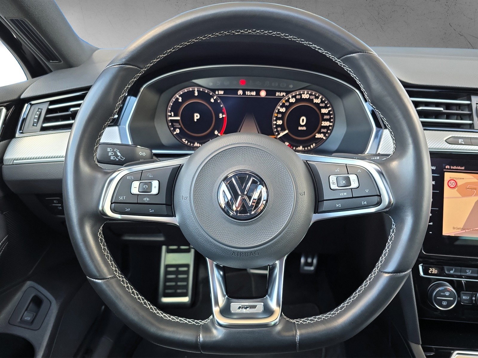 VW Passat Variant 2.0 TDI BMT Highline DSG 4Motion R-Line-image-9