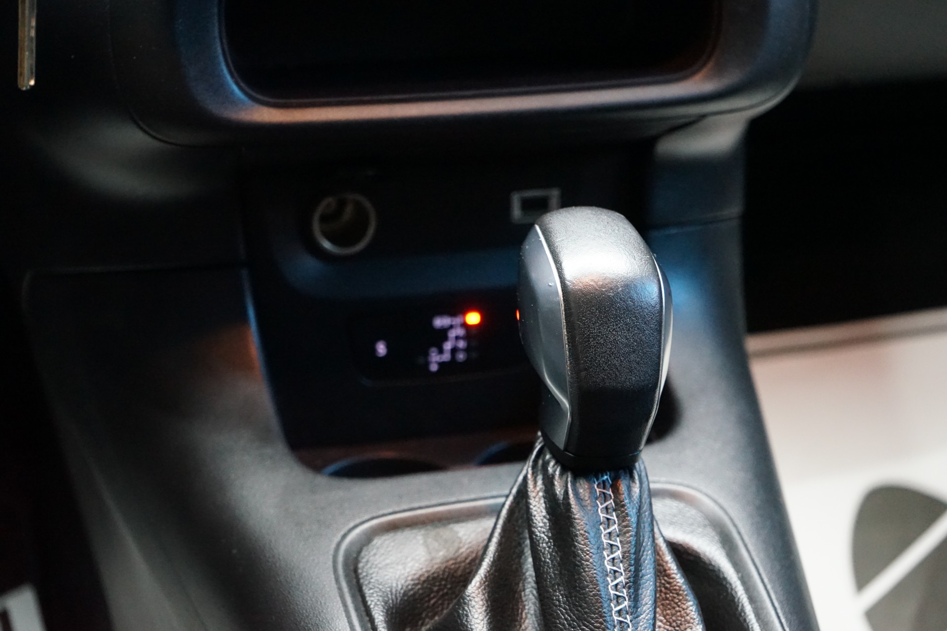 CITROEN C3 1.2i PureTech Feel EAT-image-11