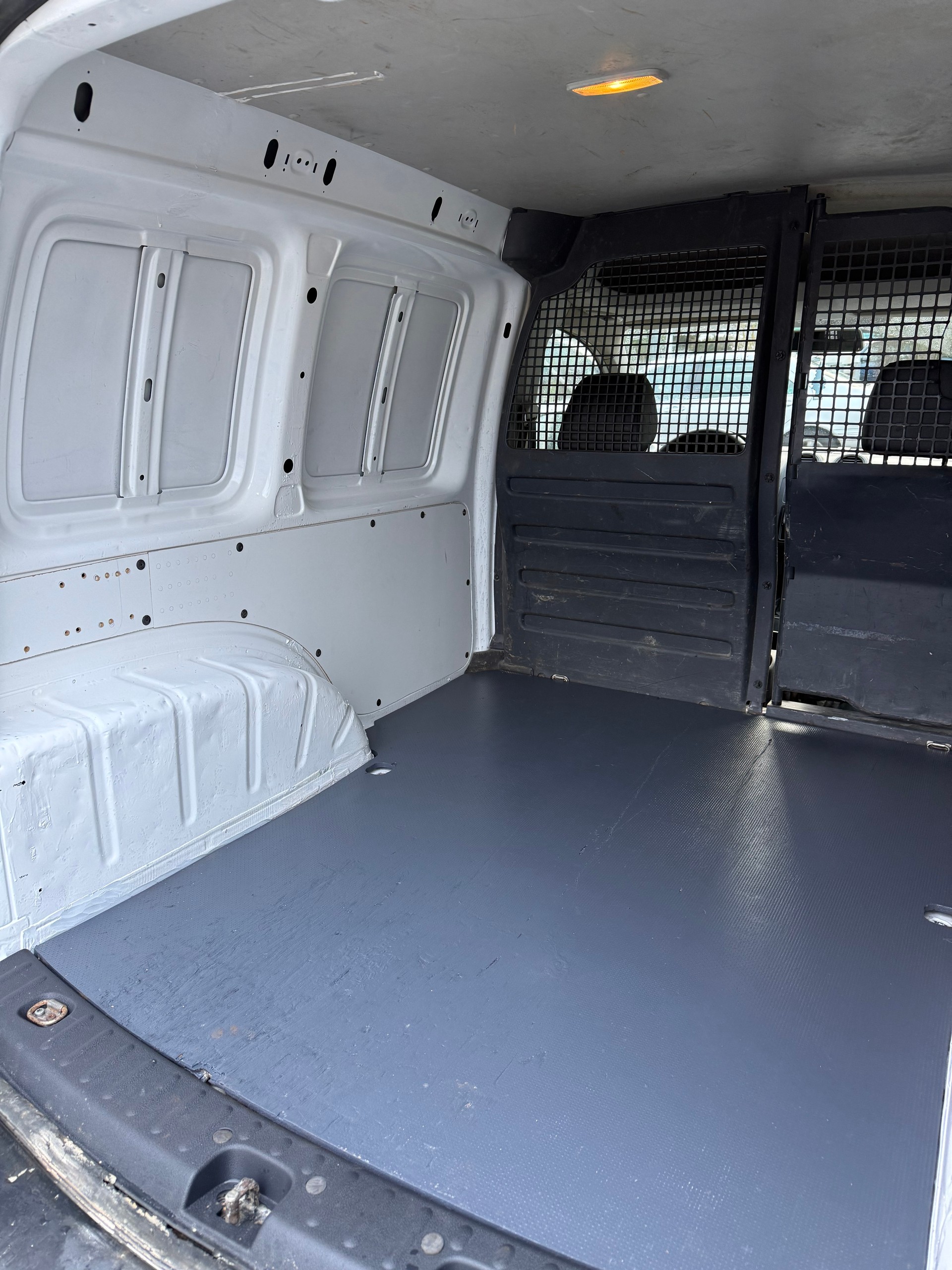 VW Caddy 1.6 TDI-image-6