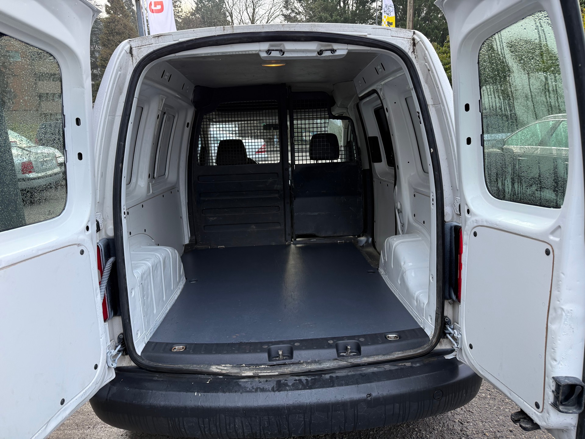 VW Caddy 1.6 TDI-showroom-element-3