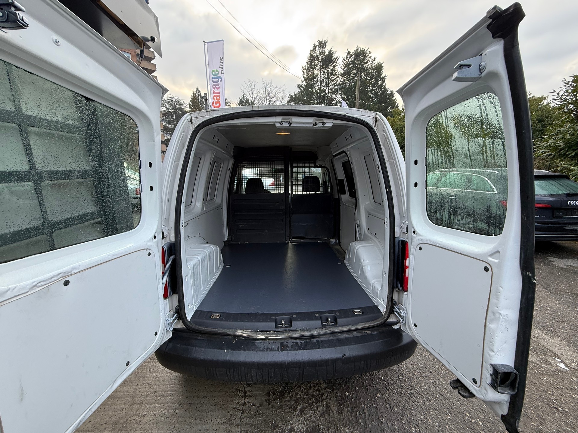 VW Caddy 1.6 TDI-image-4