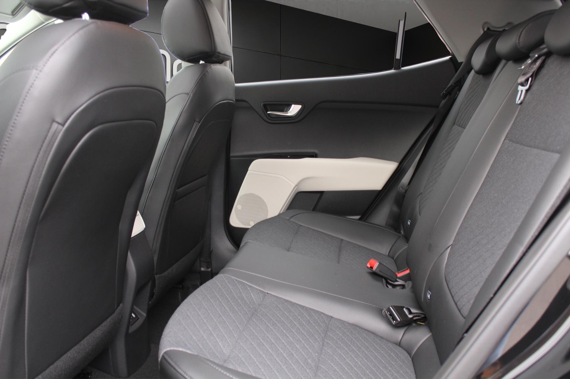 KIA Stonic 1.0 T-GDi MHEV GT-Line-image-11