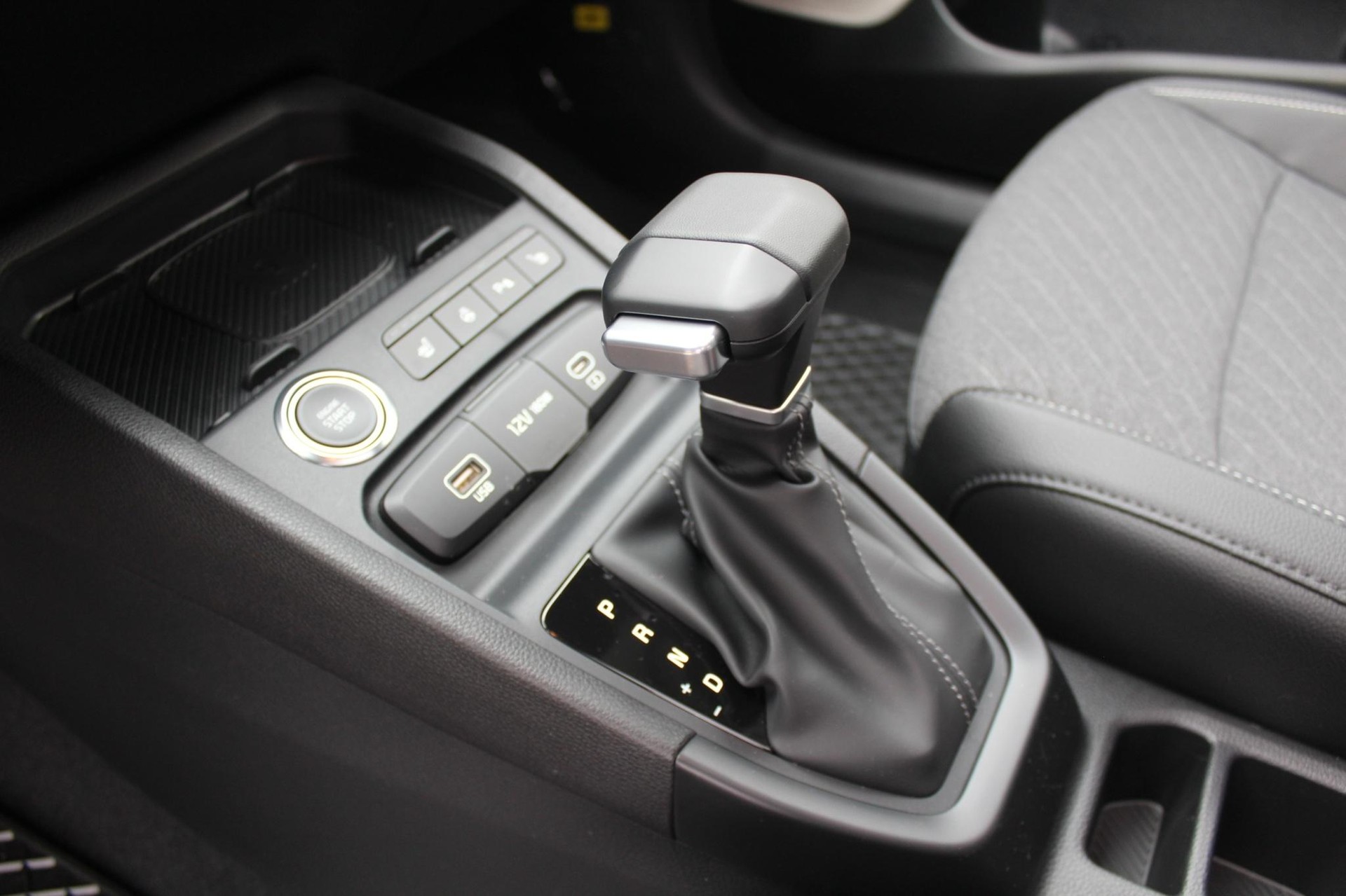 KIA Stonic 1.0 T-GDi MHEV GT-Line-image-8