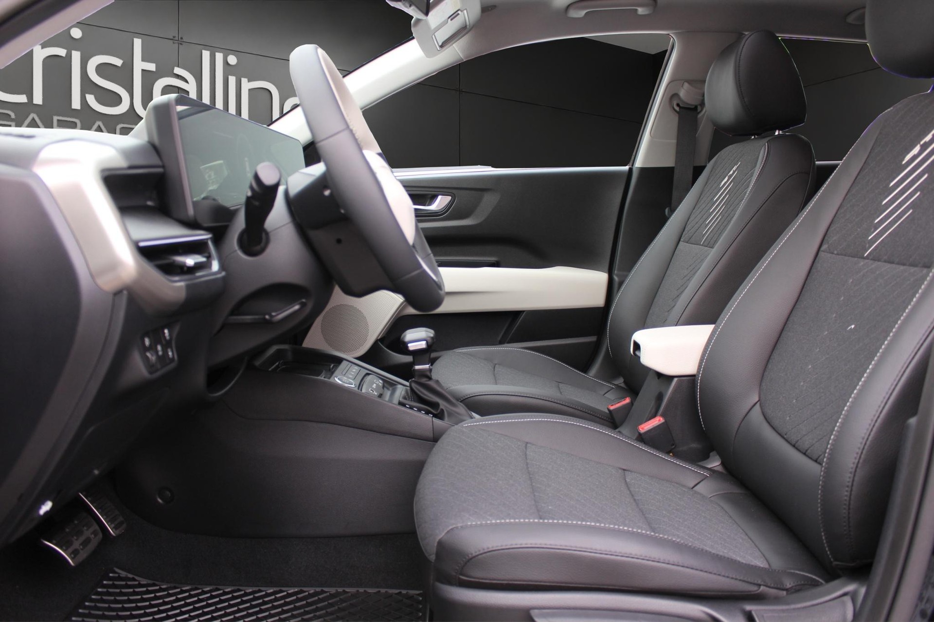KIA Stonic 1.0 T-GDi MHEV GT-Line-image-6