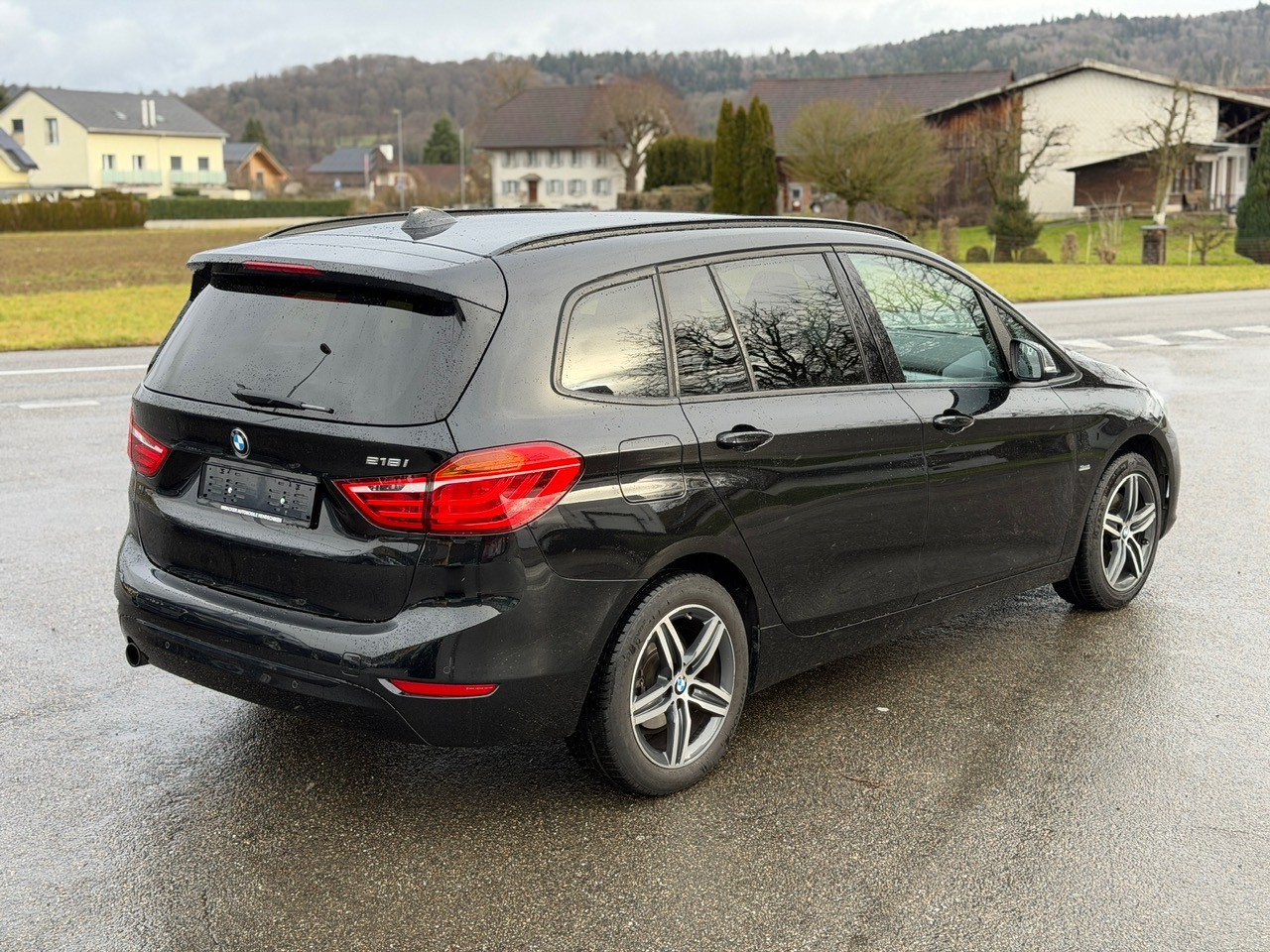 BMW 218i Gran Tourer Sport Line Steptronic-image-13